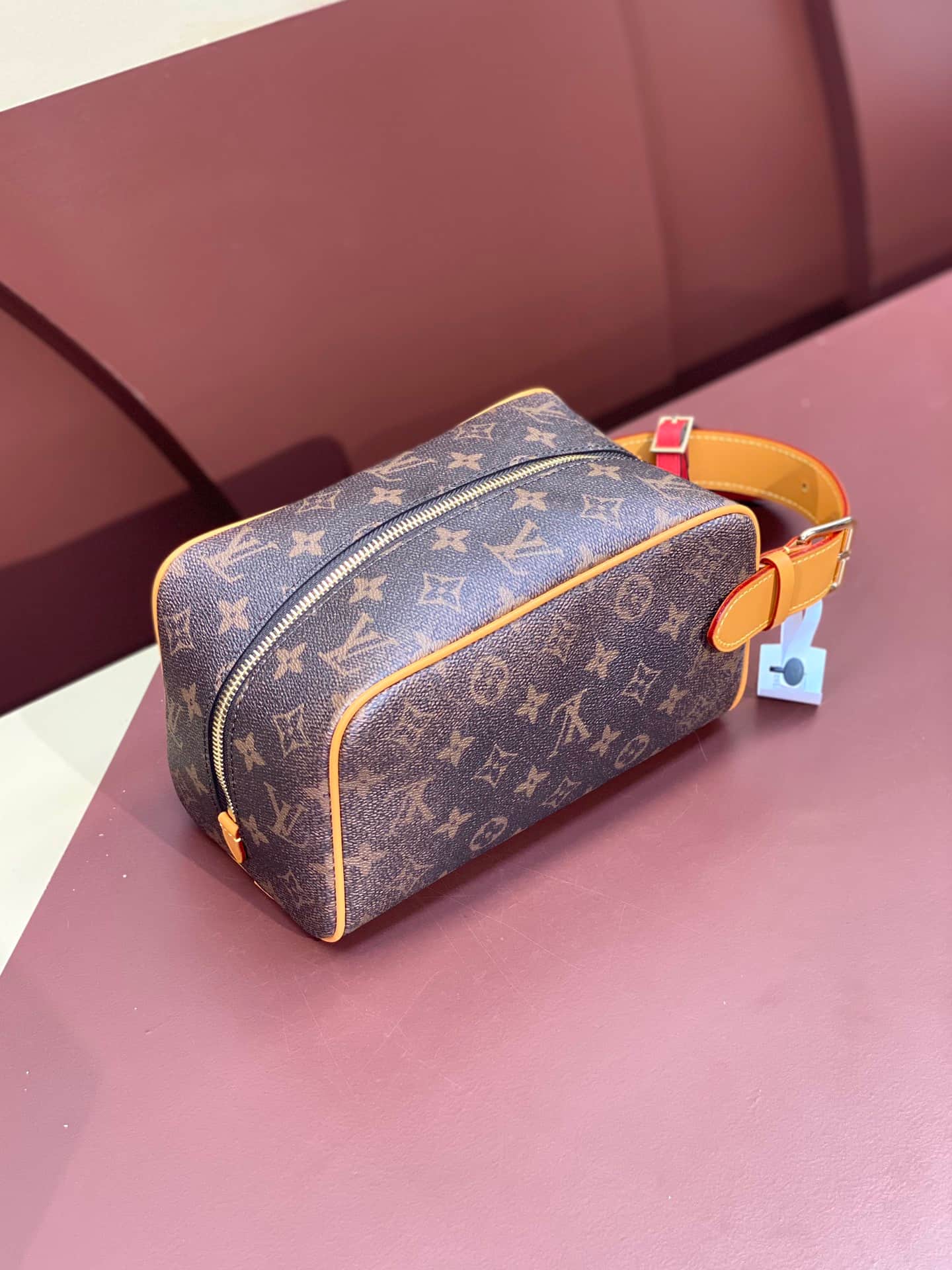 Louis Vuitton Locker Dopp Kit Monogram Dust coated canvas M83112 High