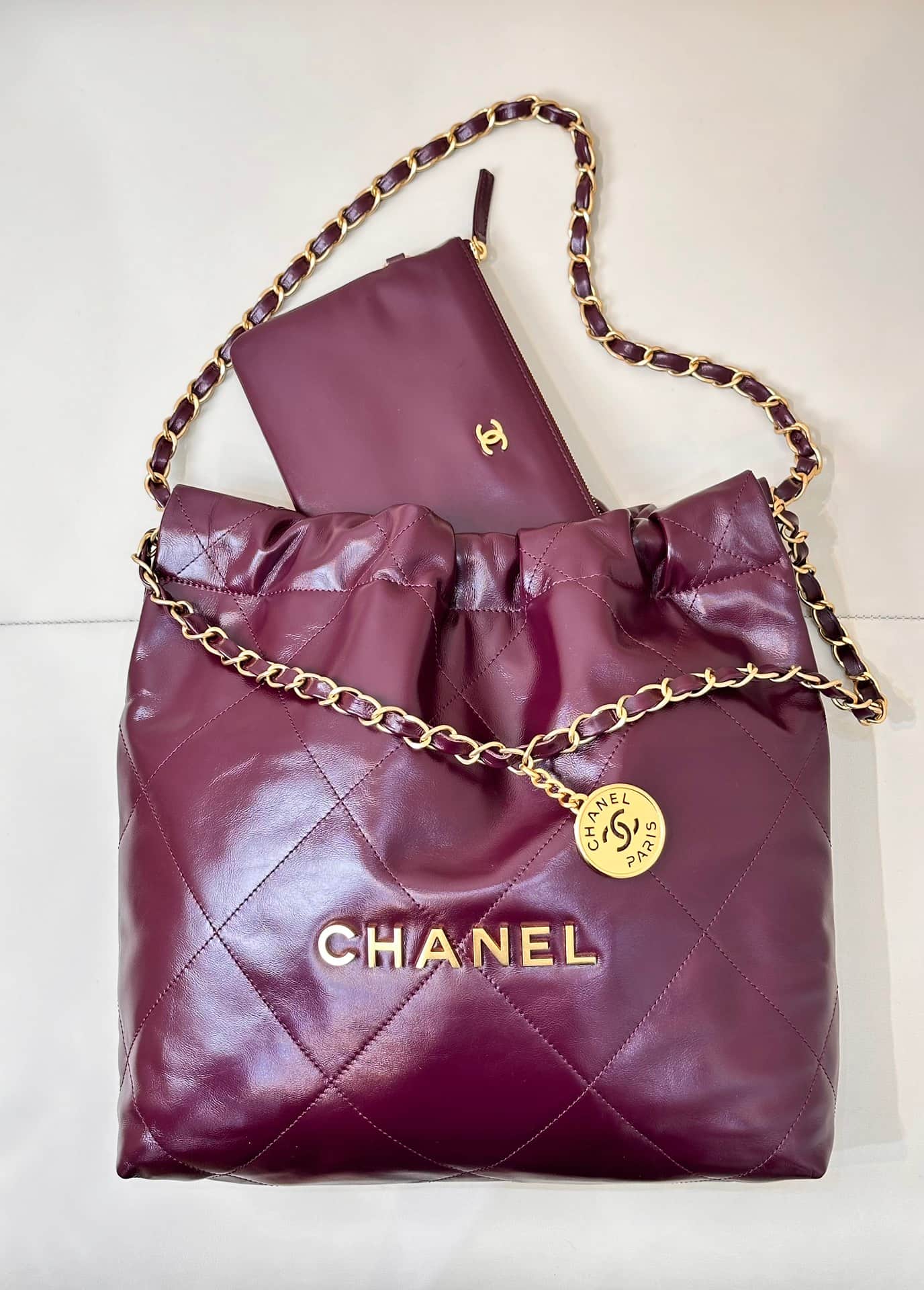 Chanel 22 Small handbag Shiny calfskin & gold-tone metal AS3260 Burgundy TOP