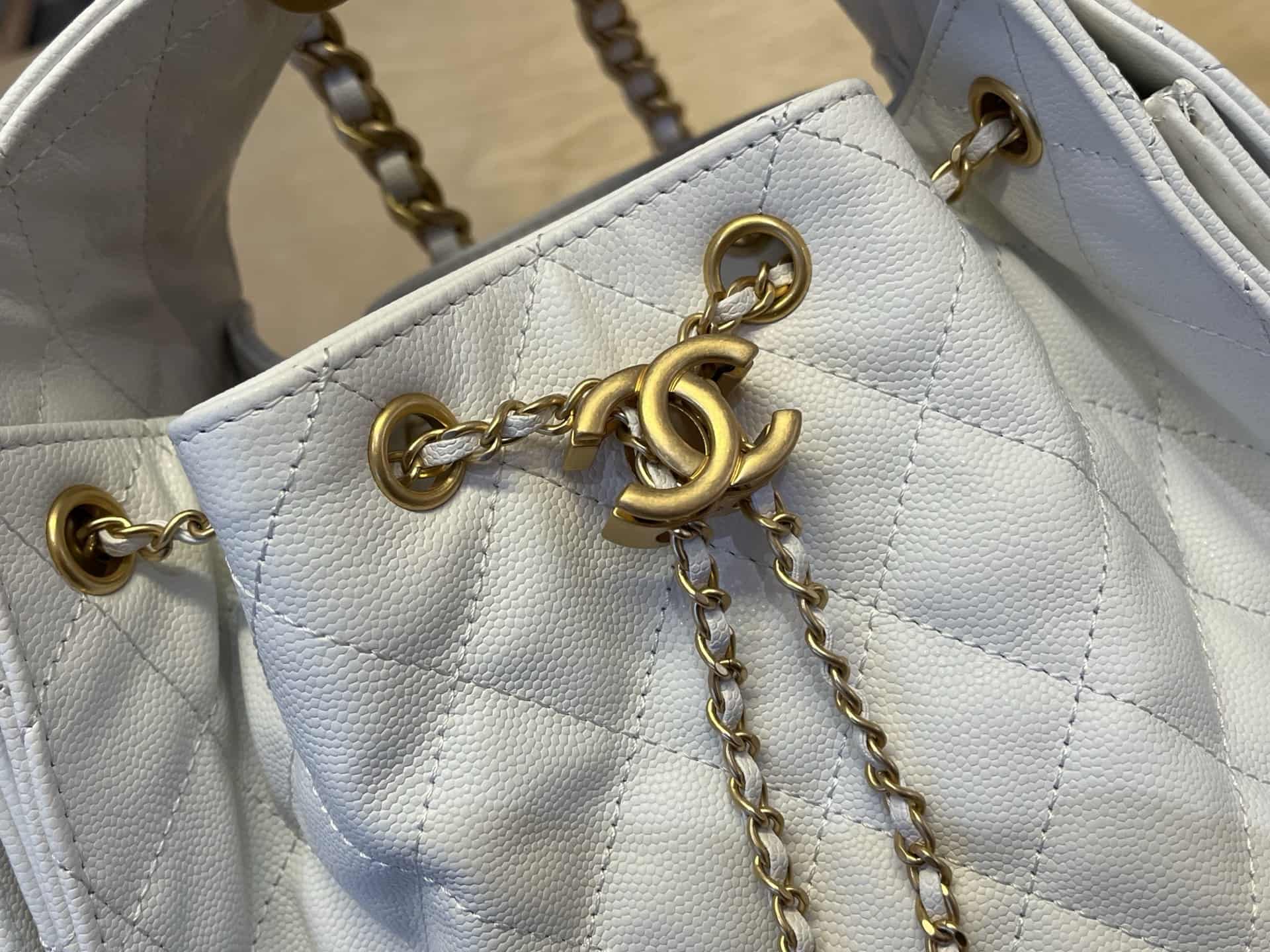 Chanel 25 Small Hobo handbag AS5293 Grained Calfskin & Gold-tone Metal White A