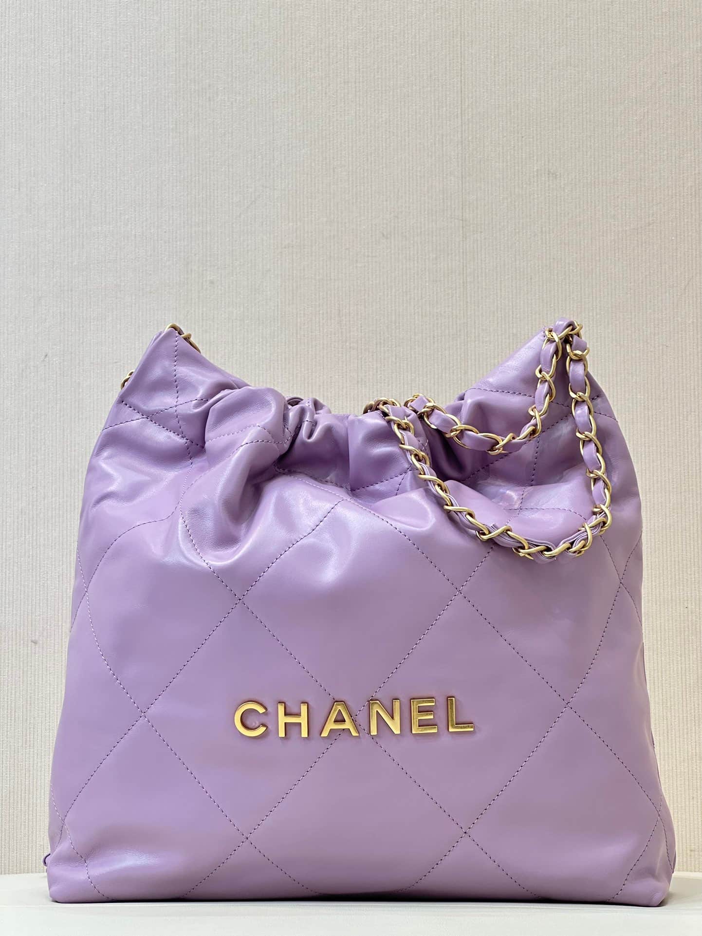Chanel 22 Small handbag Shiny calfskin & Gold-tone metal AS3260 Purple TOP