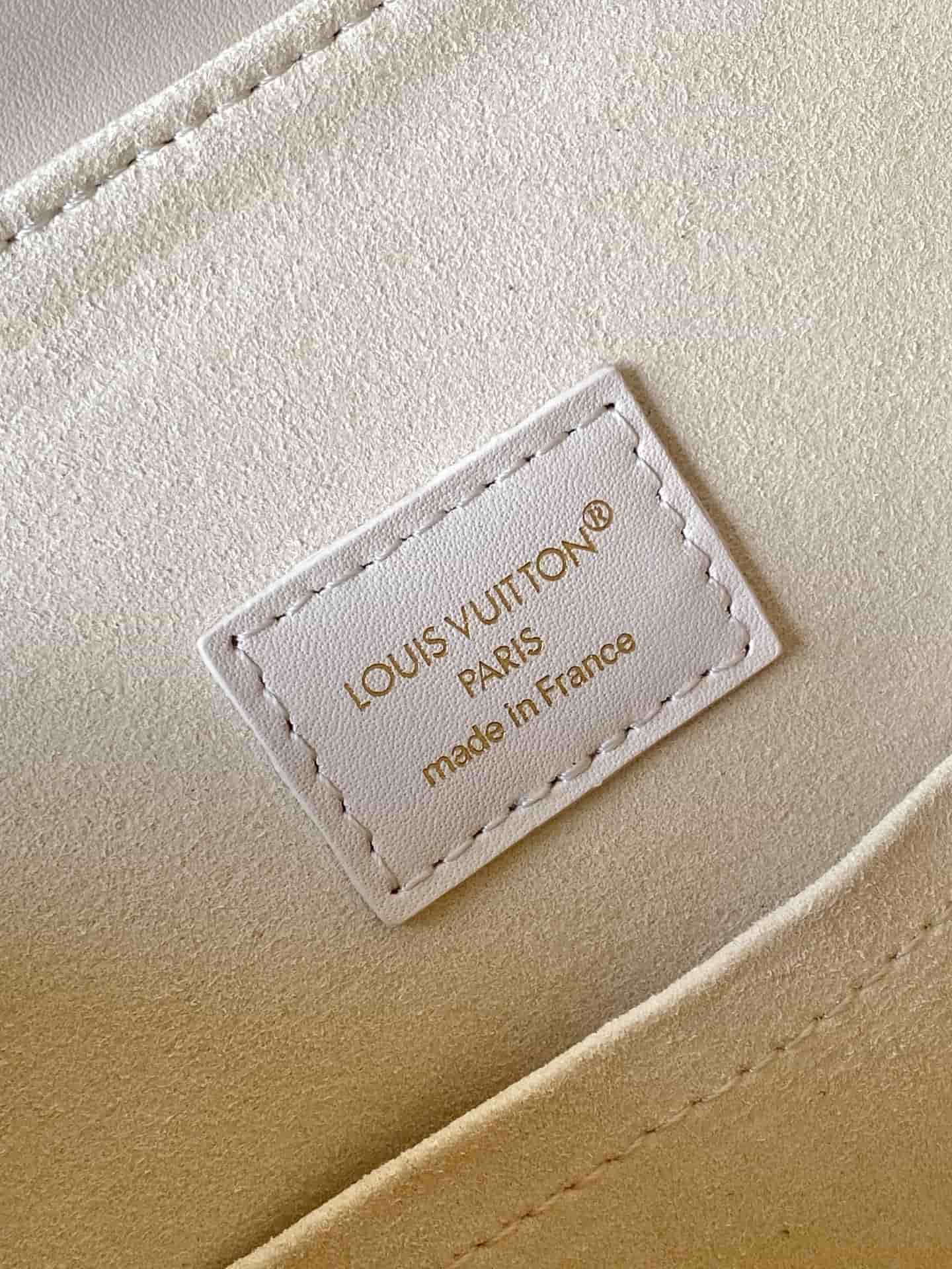 Louis Vuitton Backup Dream Cream Embossed grained cowhide leather M15113 High