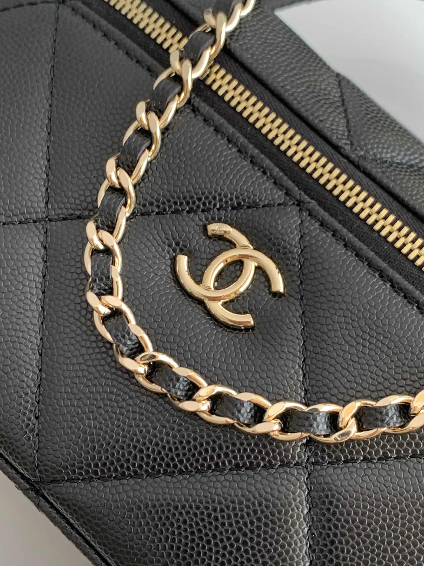 Chanel Vanity with Chain Grained Shiny Calfskin & Gold-Tone Metal Black AP4936 A