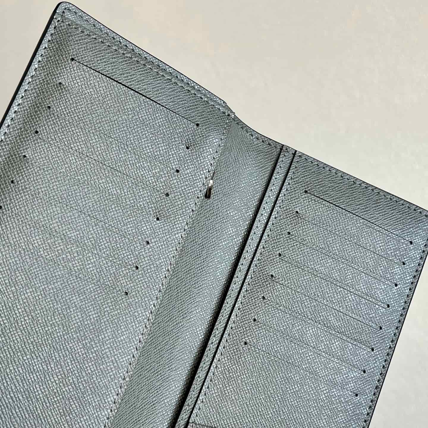 Louis Vuitton Taiga leather Brazza wallet M81554 High