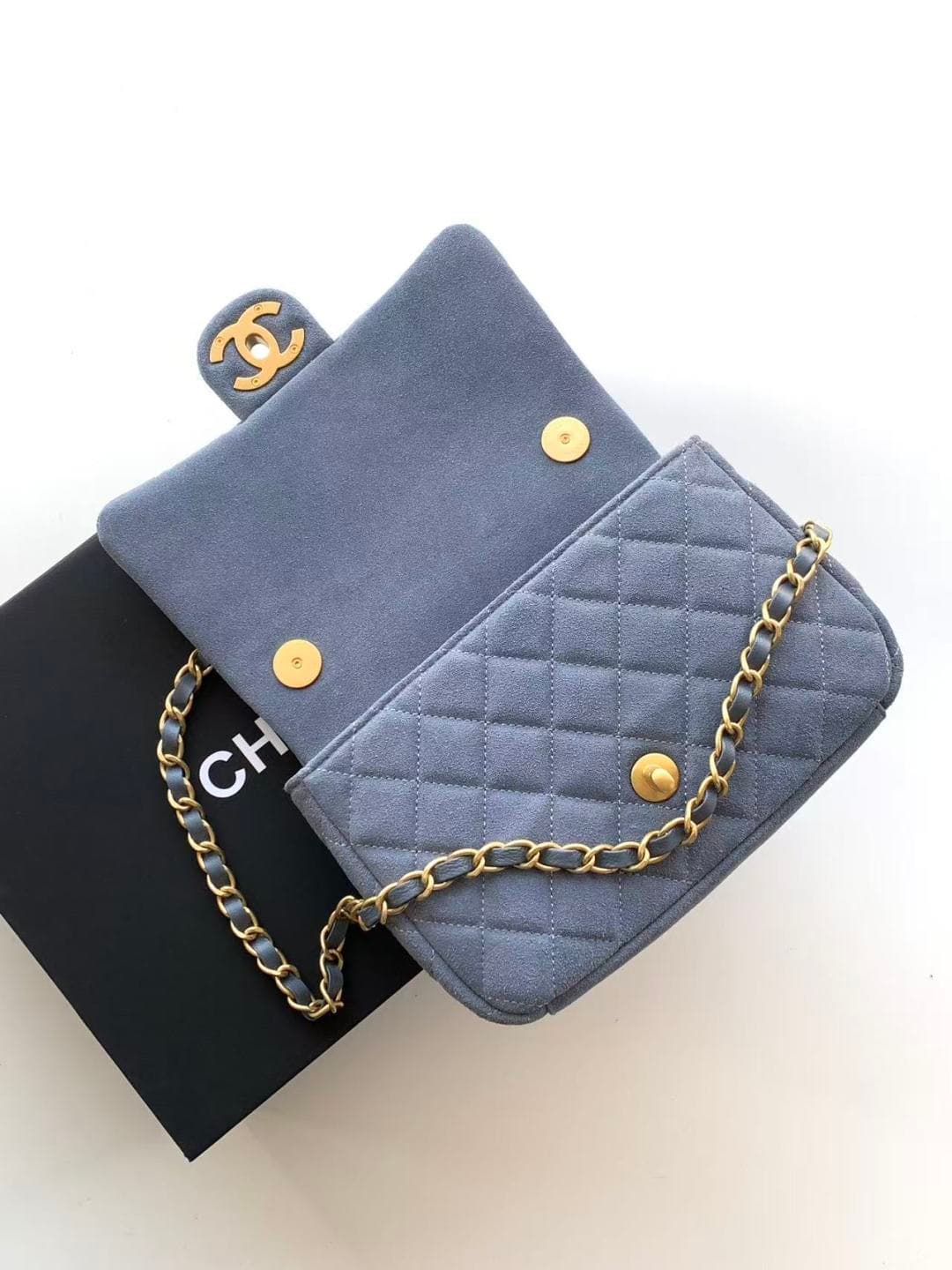 Chanel Classic Flap bag in Blue Suede & Gold-Tone Metal AS5989 A