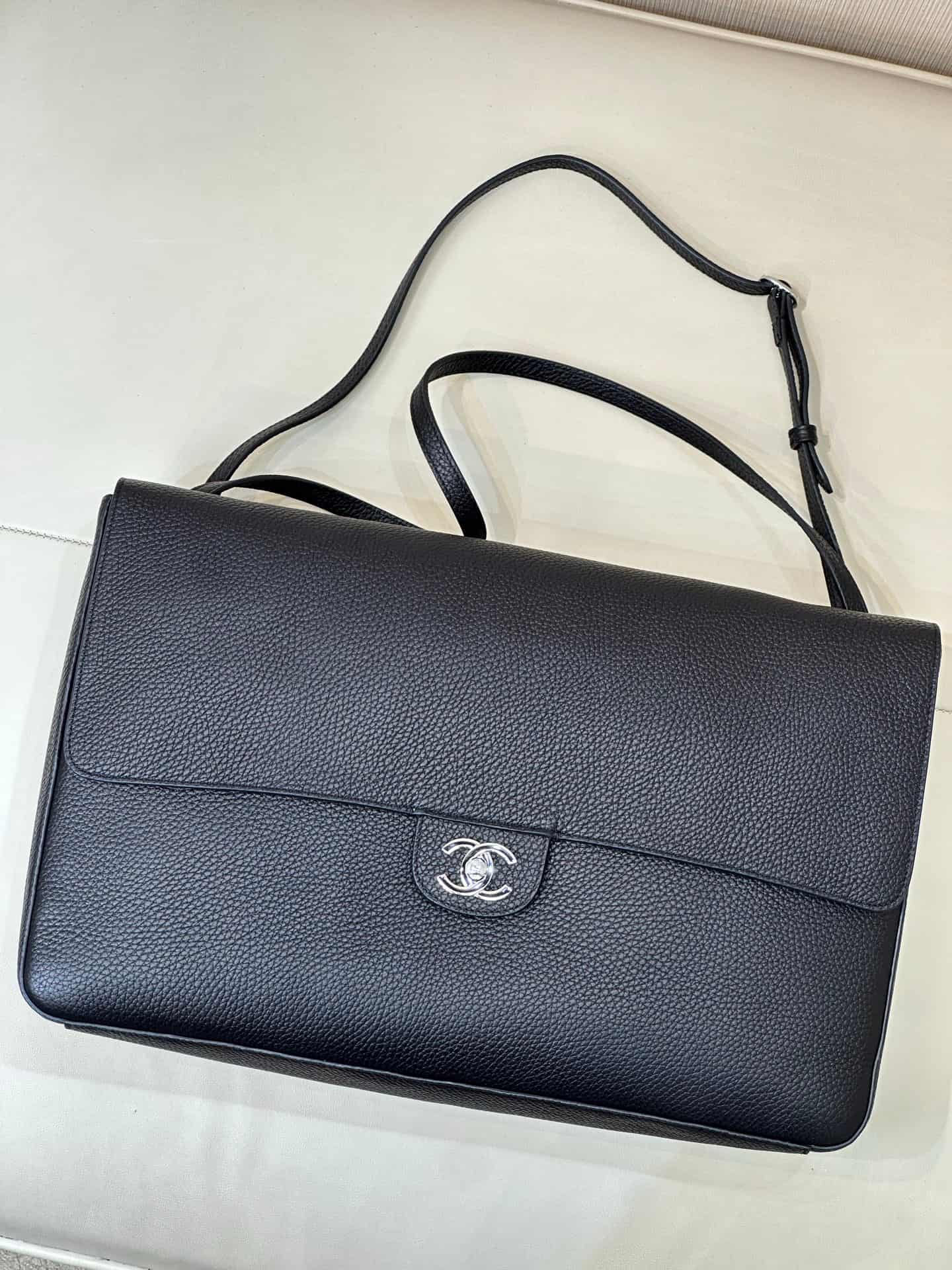 Chanel Maxi Flapbag Grained Calfskin & Silver Metal Black AS6233 TOP