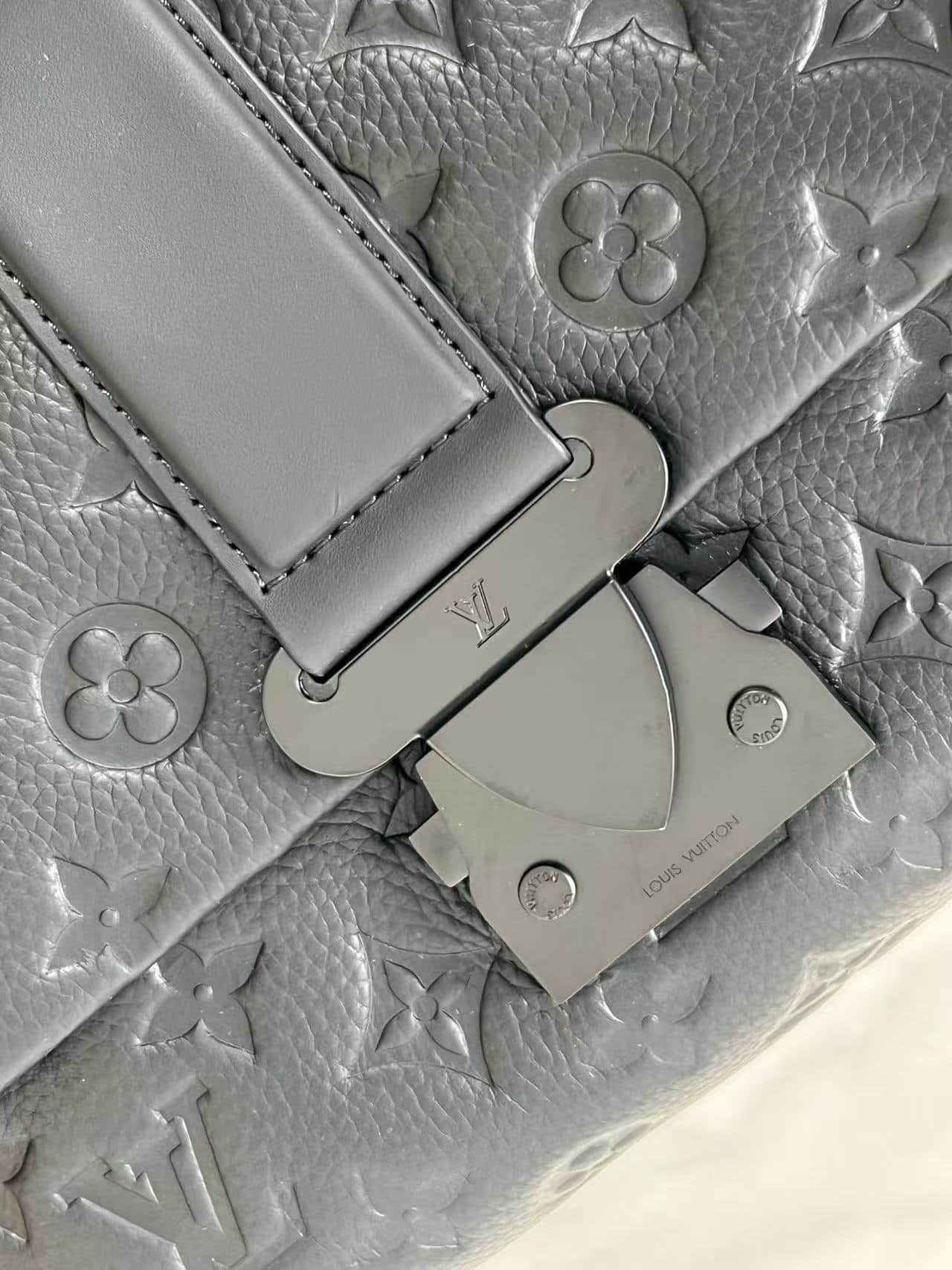 Louis Vuitton S-Cape Messenger Monogram Taurillon Leather M23741 High