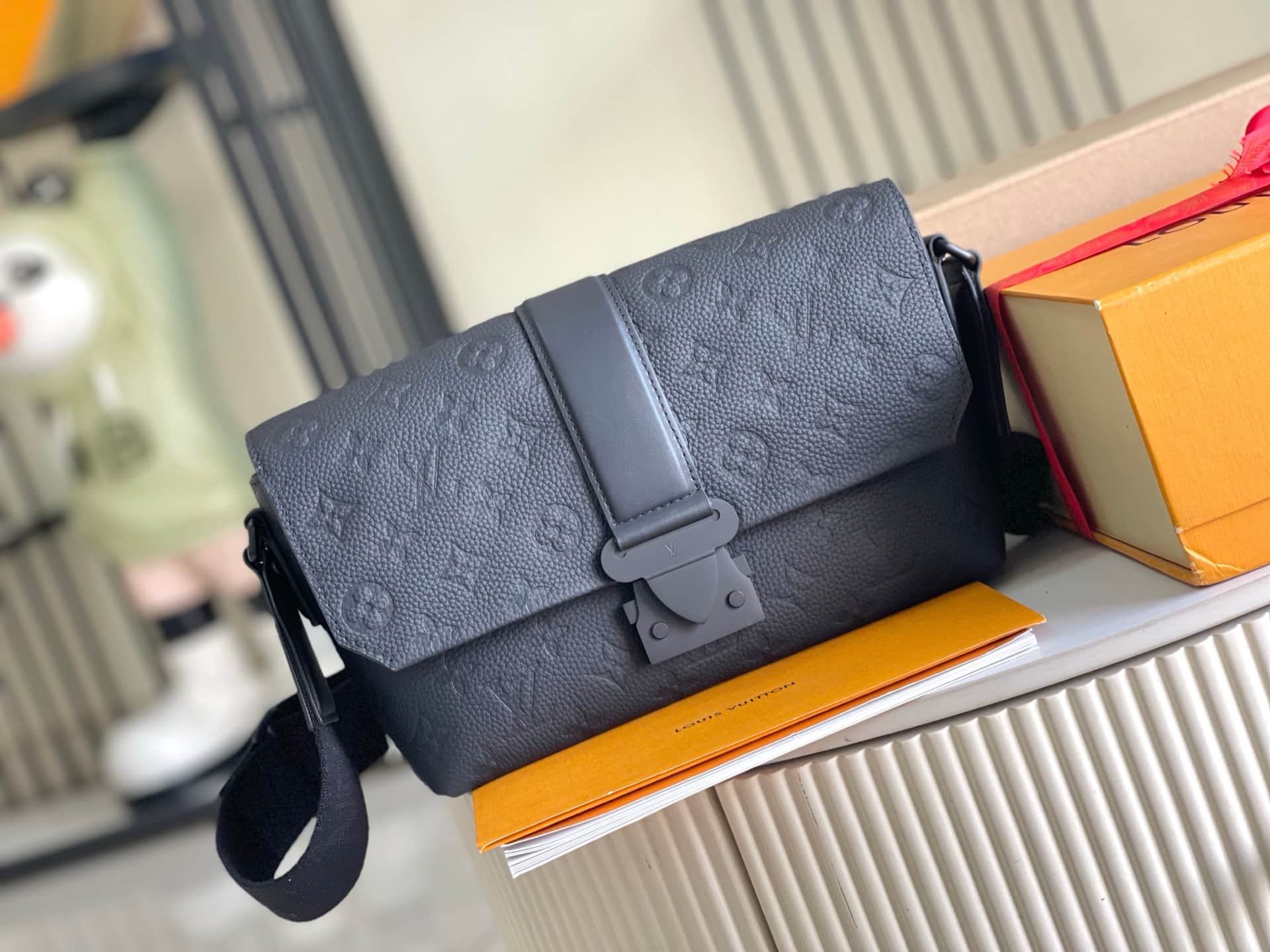 Louis Vuitton S-Cape Messenger Monogram Taurillon Leather M23741 TOP
