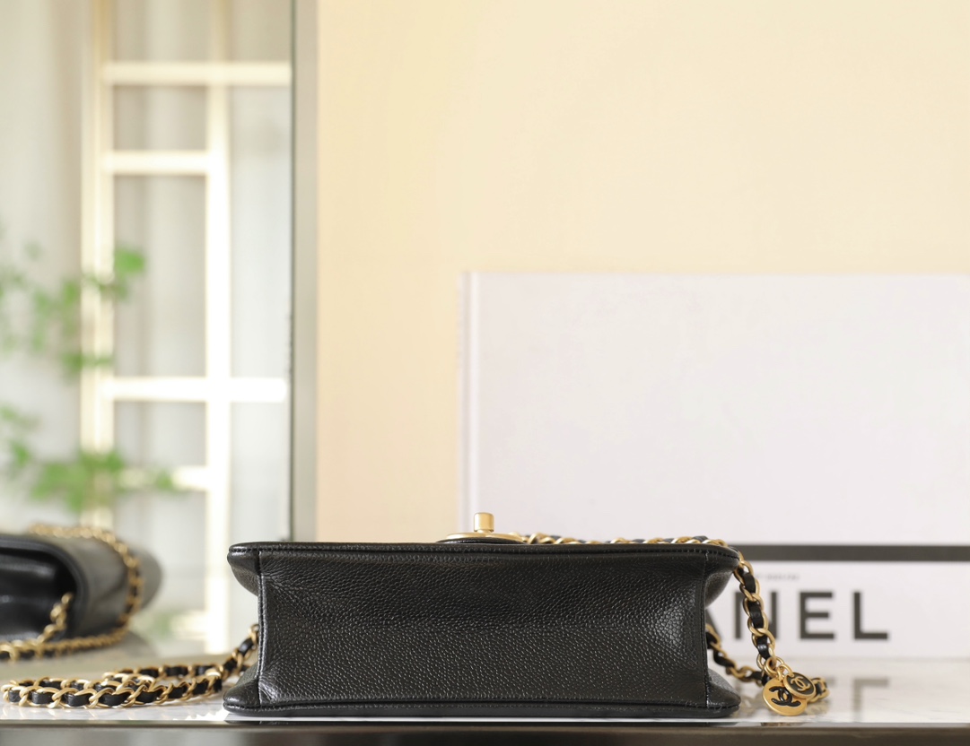 Chanel SMALL FLAP BAG Grained Shiny Calfskin & Gold-Tone Metal TOP