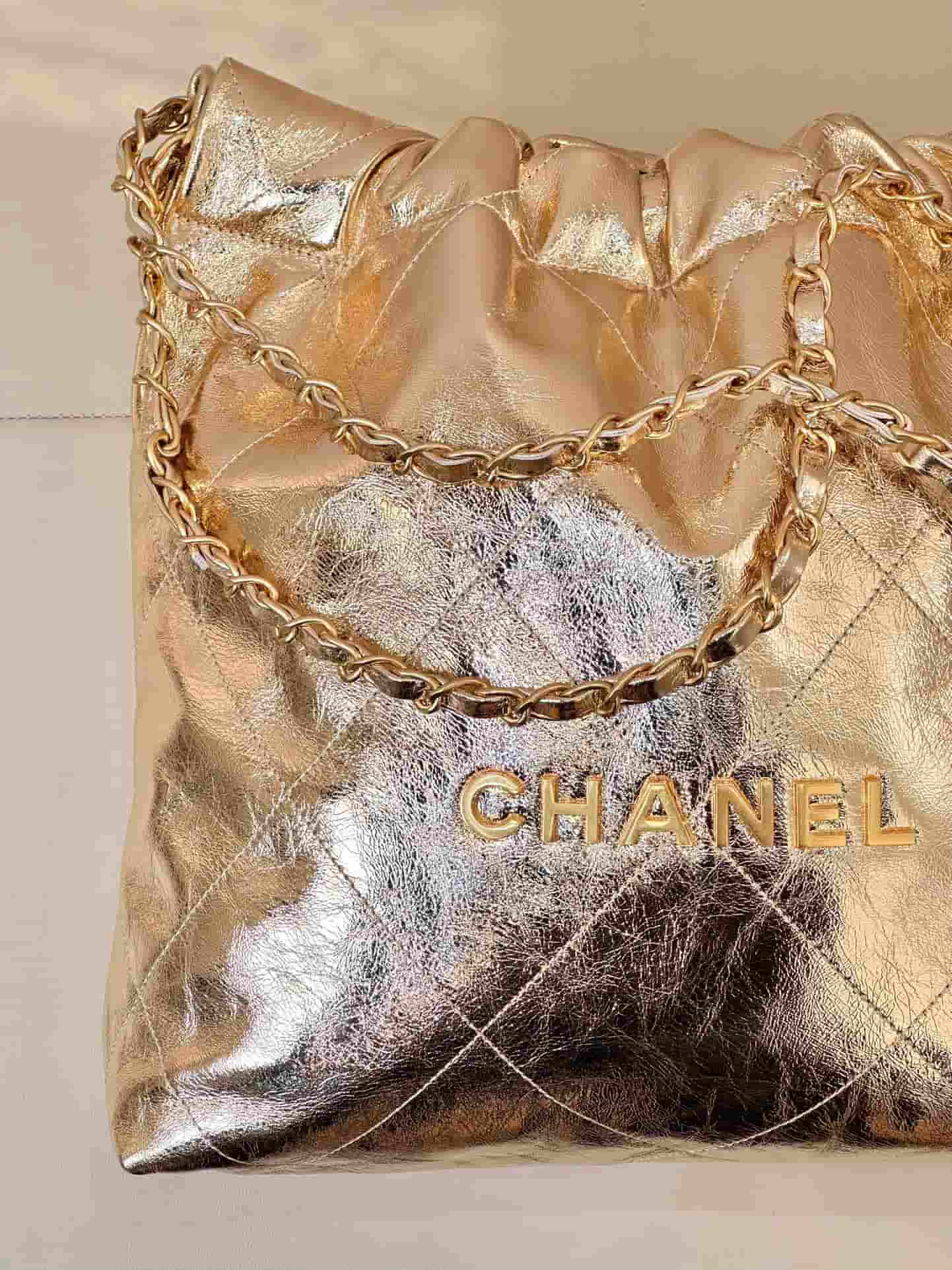 Chanel 22 Small handbag Metallic Calfskin & gold-tone metal AS3260 Champagne TOP