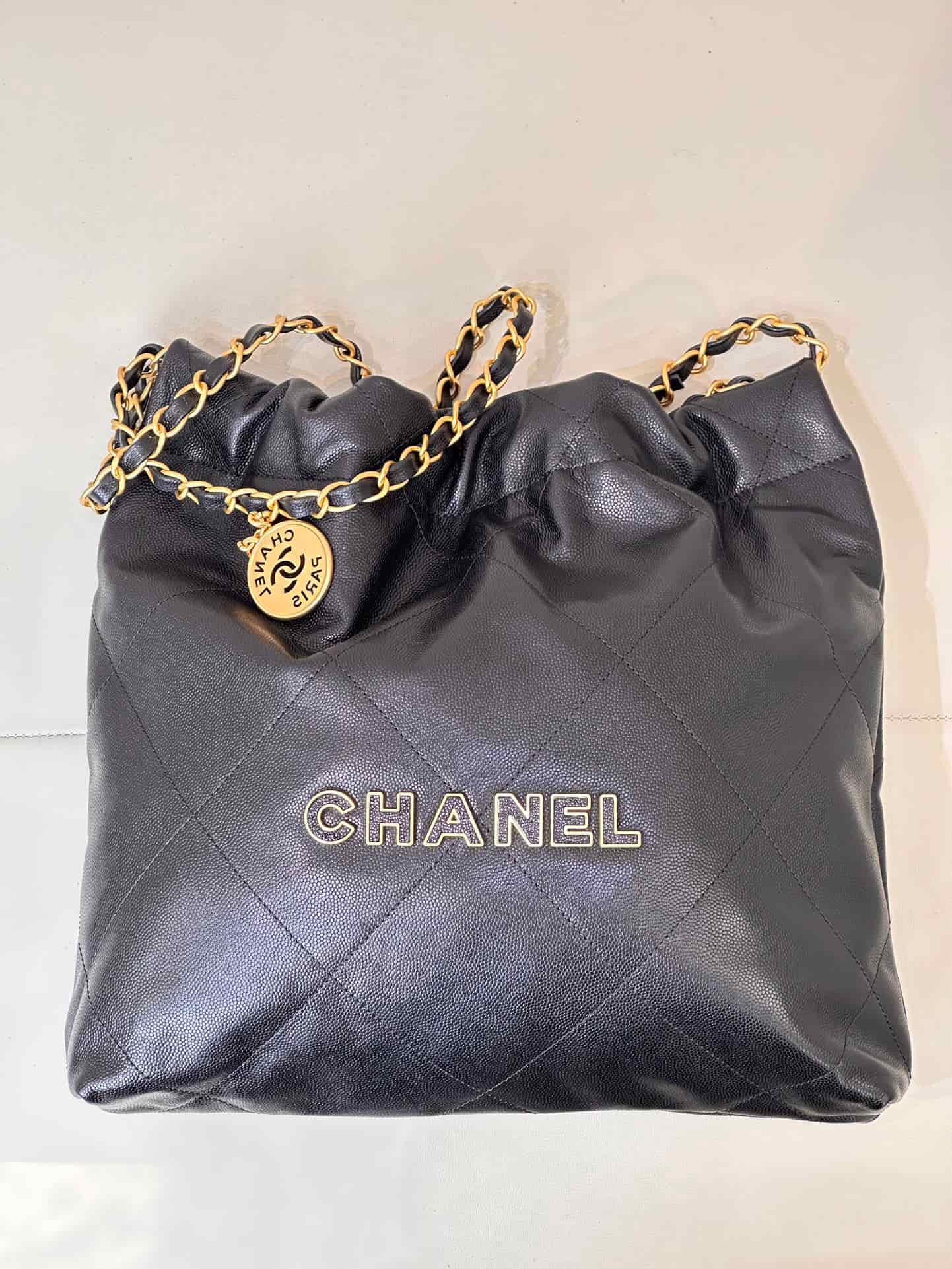 Chanel 22 Small handbag Shiny calfskin & gold-tone metal AS3260 Black TOP