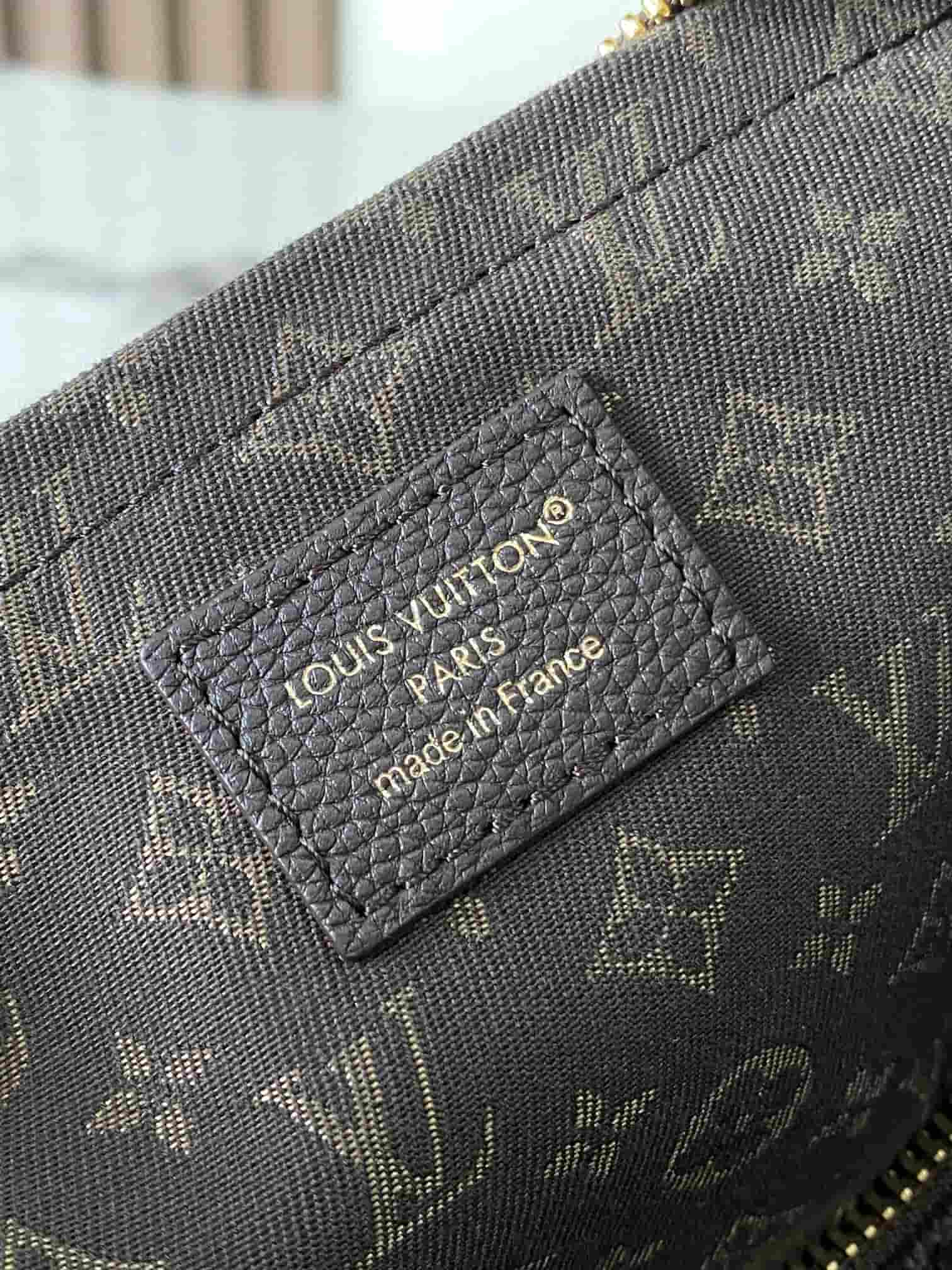 Louis Vuitton Express MM Calfskin leather M26397 Mahogany/Acajou TOP