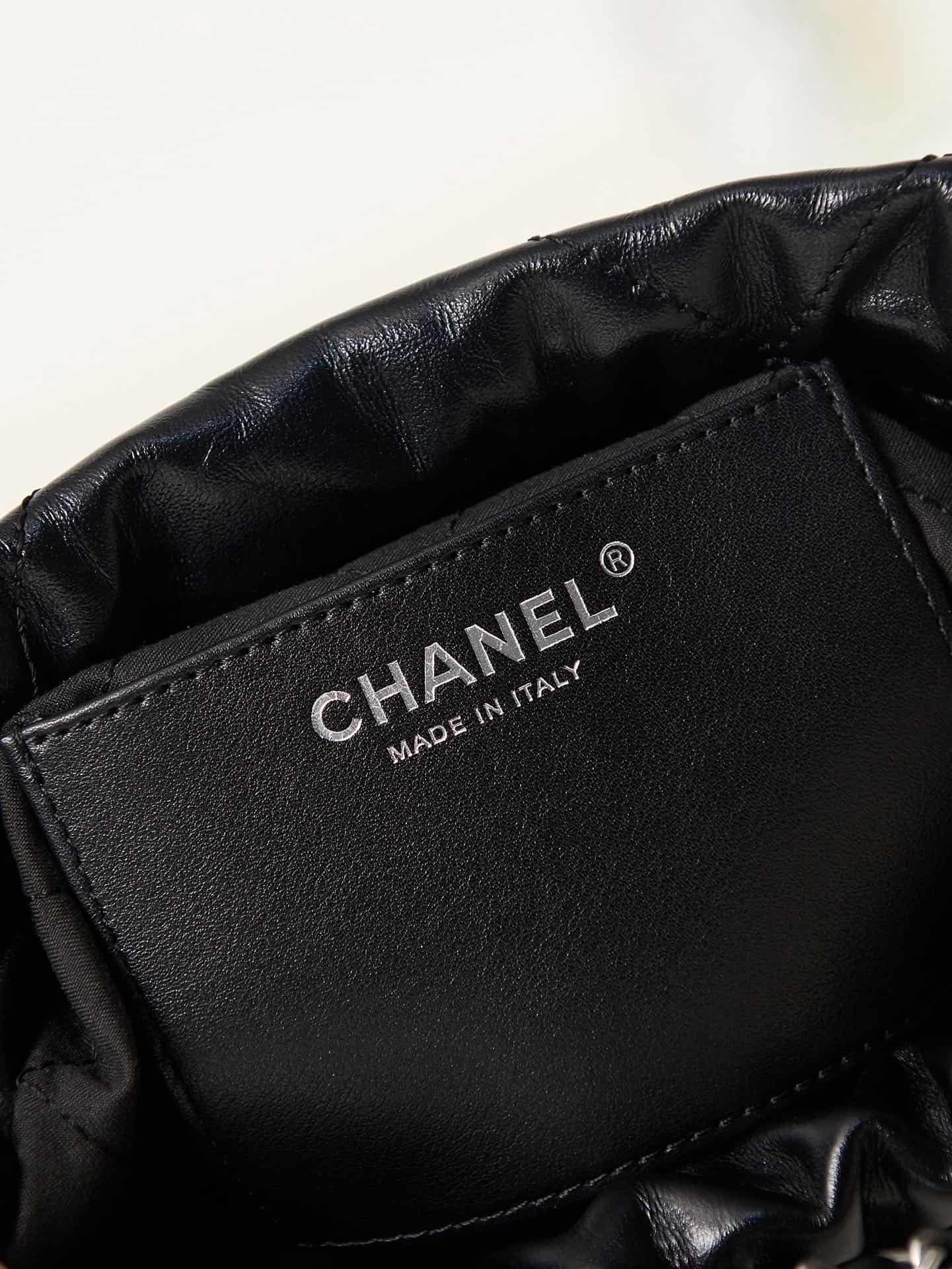 Chanel 22 MINI HANDBAG Shiny Calfskin Black & Silver-Tone Metal AS3980 A