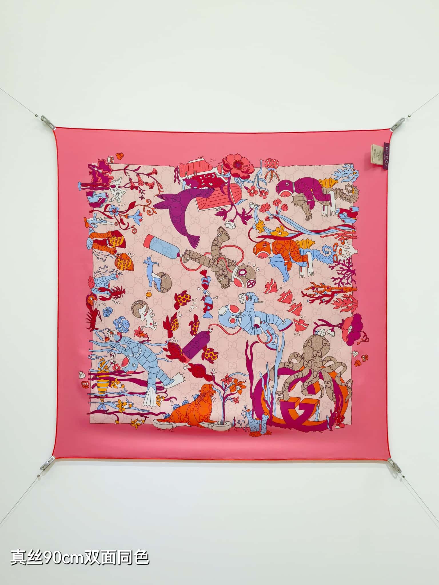 Gucci Printed silk carré in pink