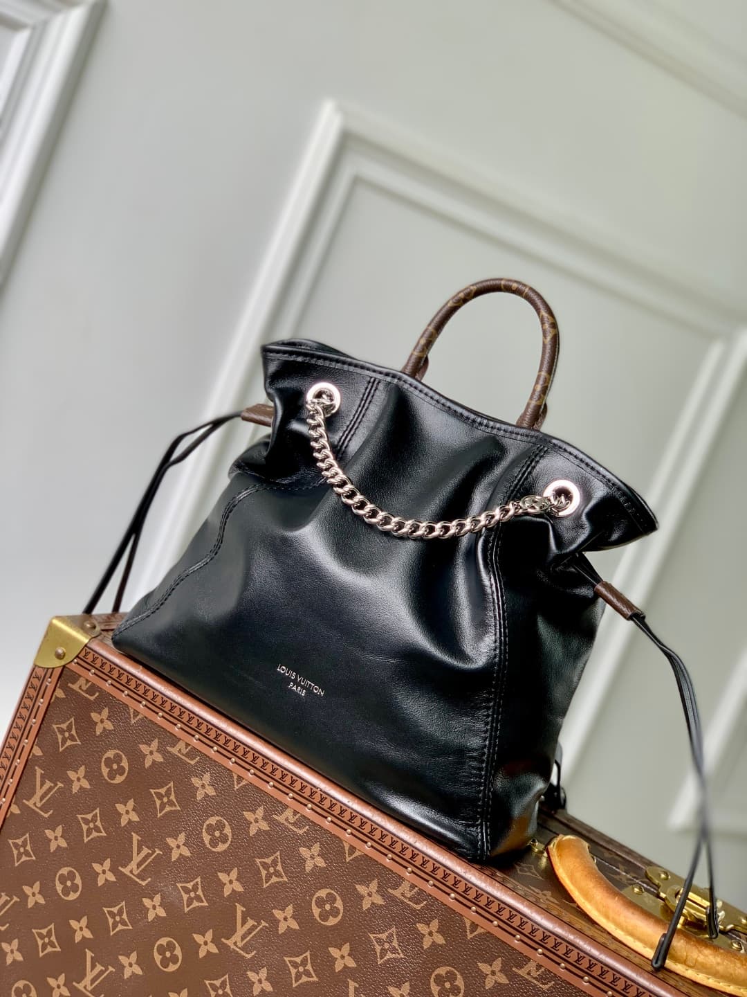 Louis Vuitton Off Duty Backpack Vibe Lamb leather M25522 Black High