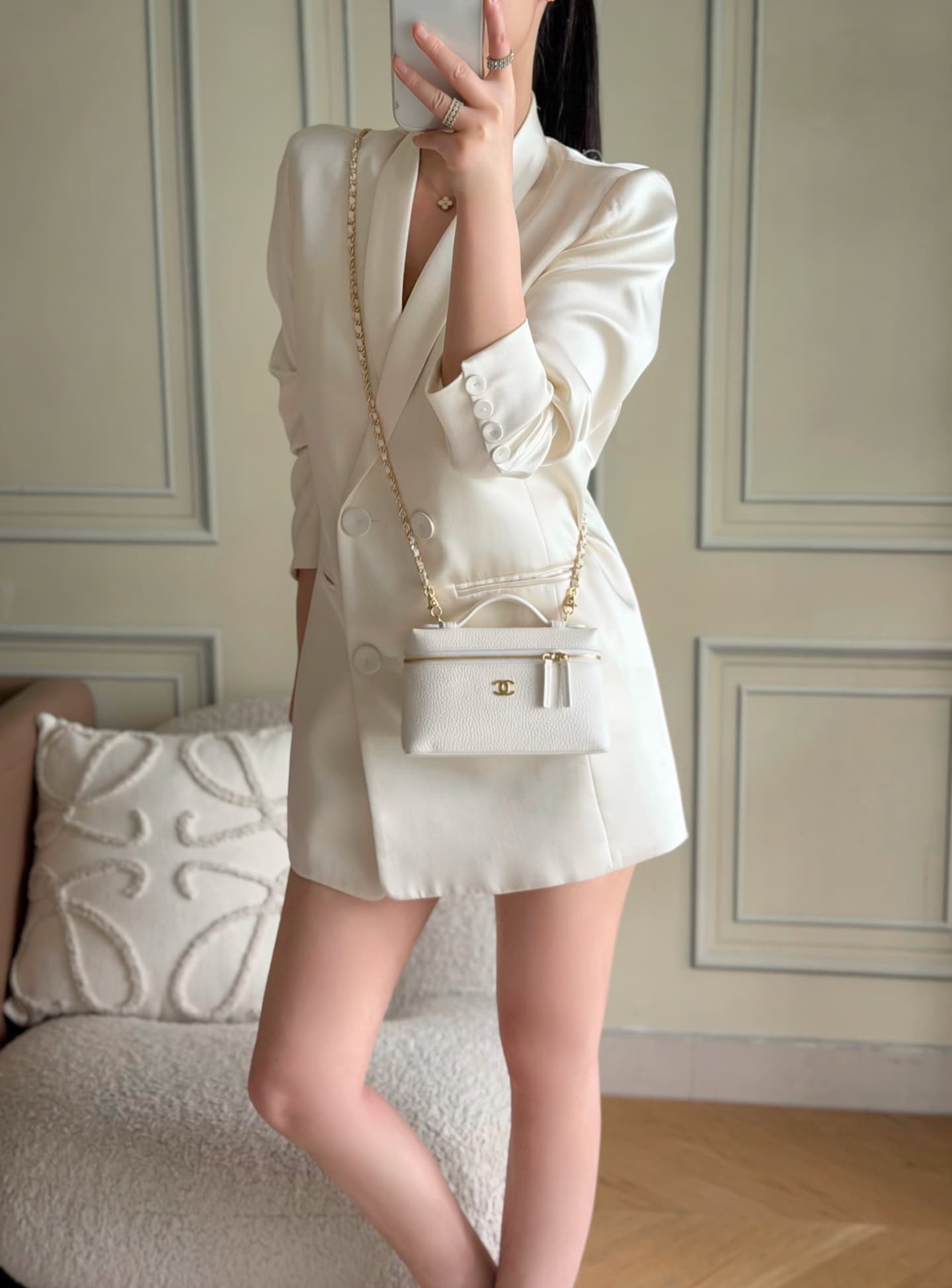 Chanel Small Vanity with chain Grained Calfskin & Gold-Tone Metal White AS5346 A