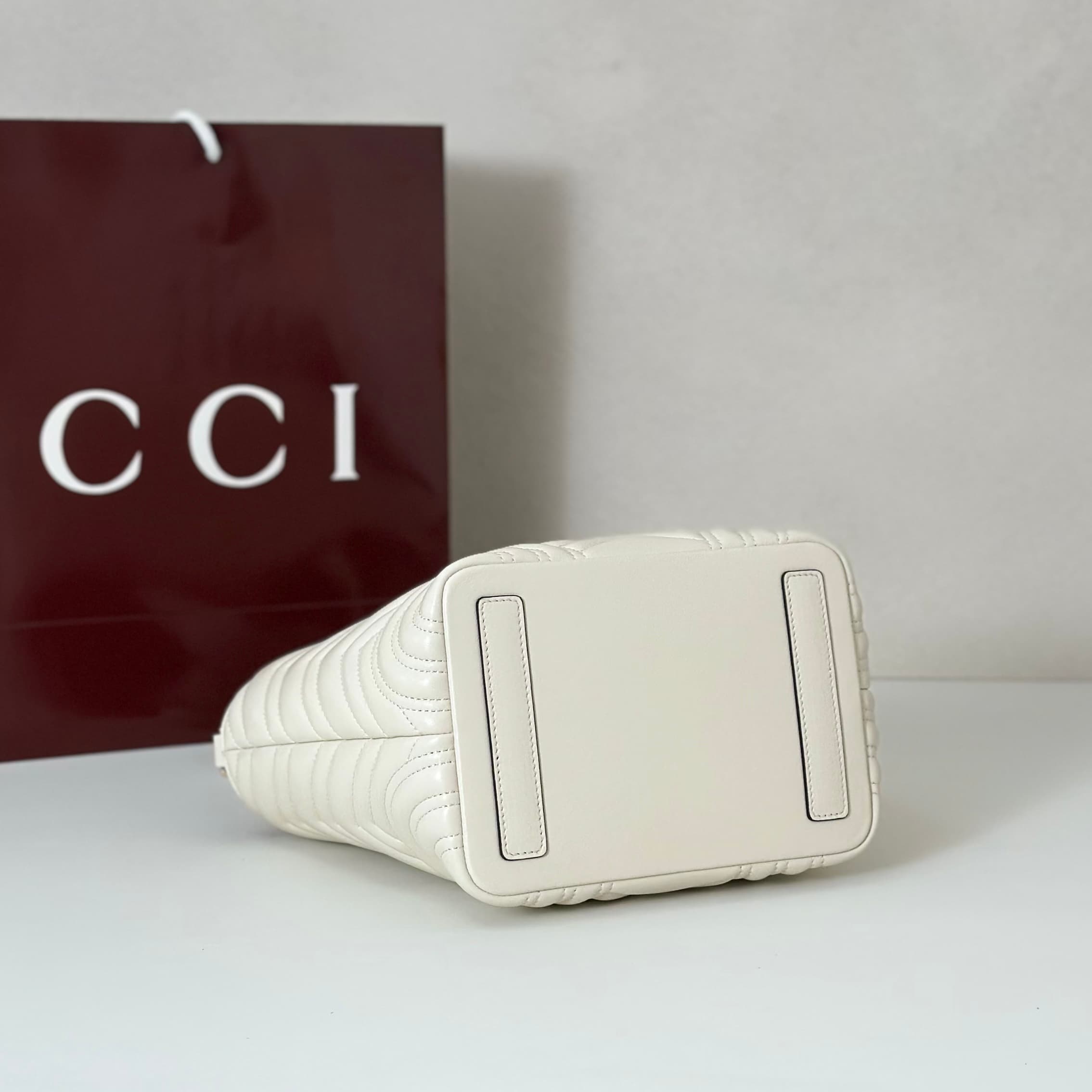 Gucci Betty small tote bag 847386 white leather High