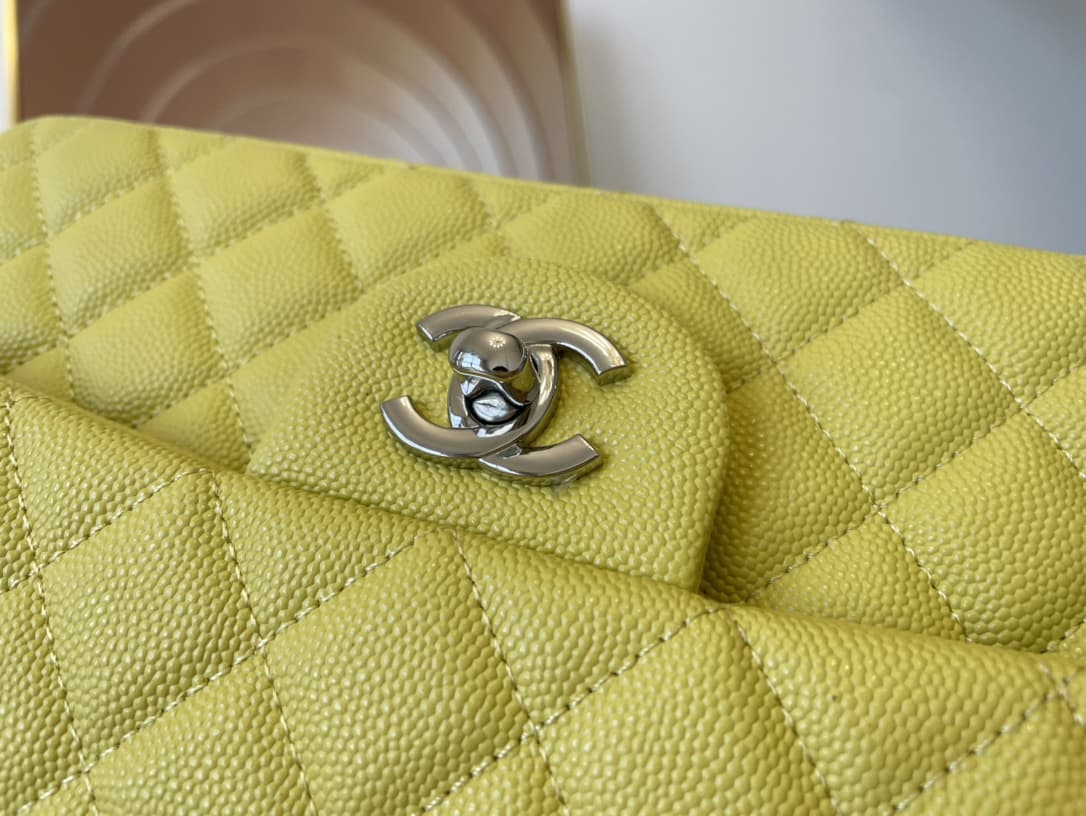 Medium CLASSIC HANDBAG Grained Calfskin Yellow Silver Metal A