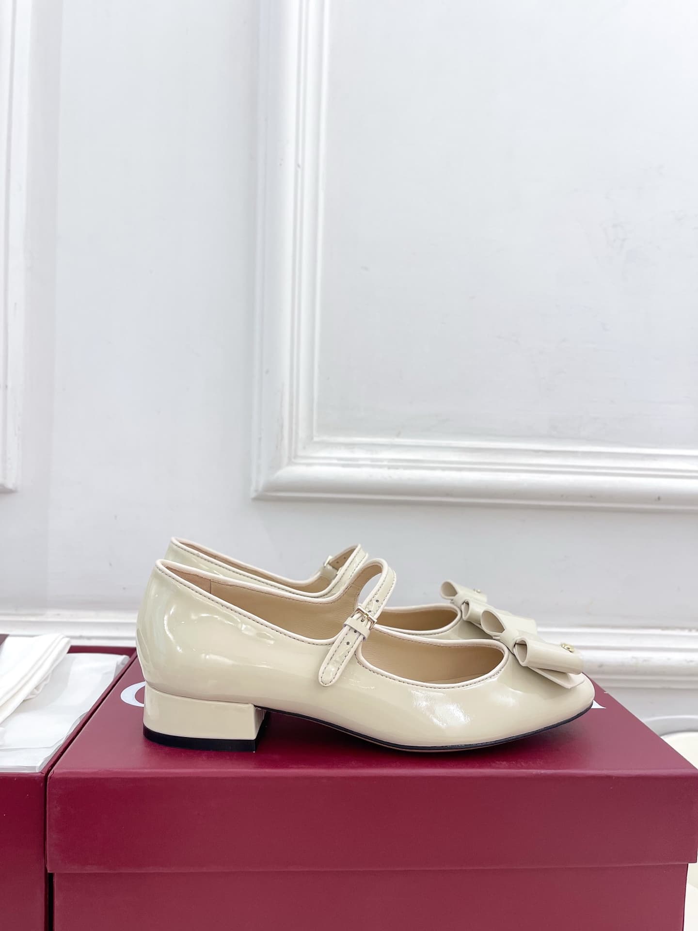 Gucci Mary janes shoes Women