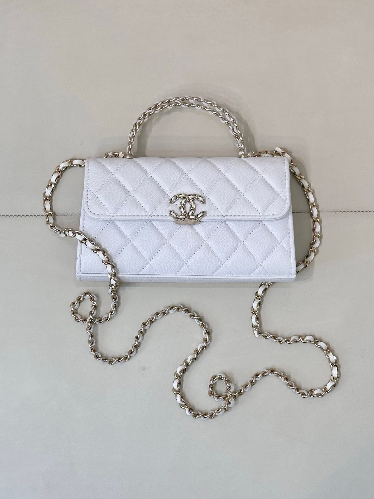 Chanel Clutch with chain Grained Calfskin&Gold-Tone Metal White AP3238 TOP