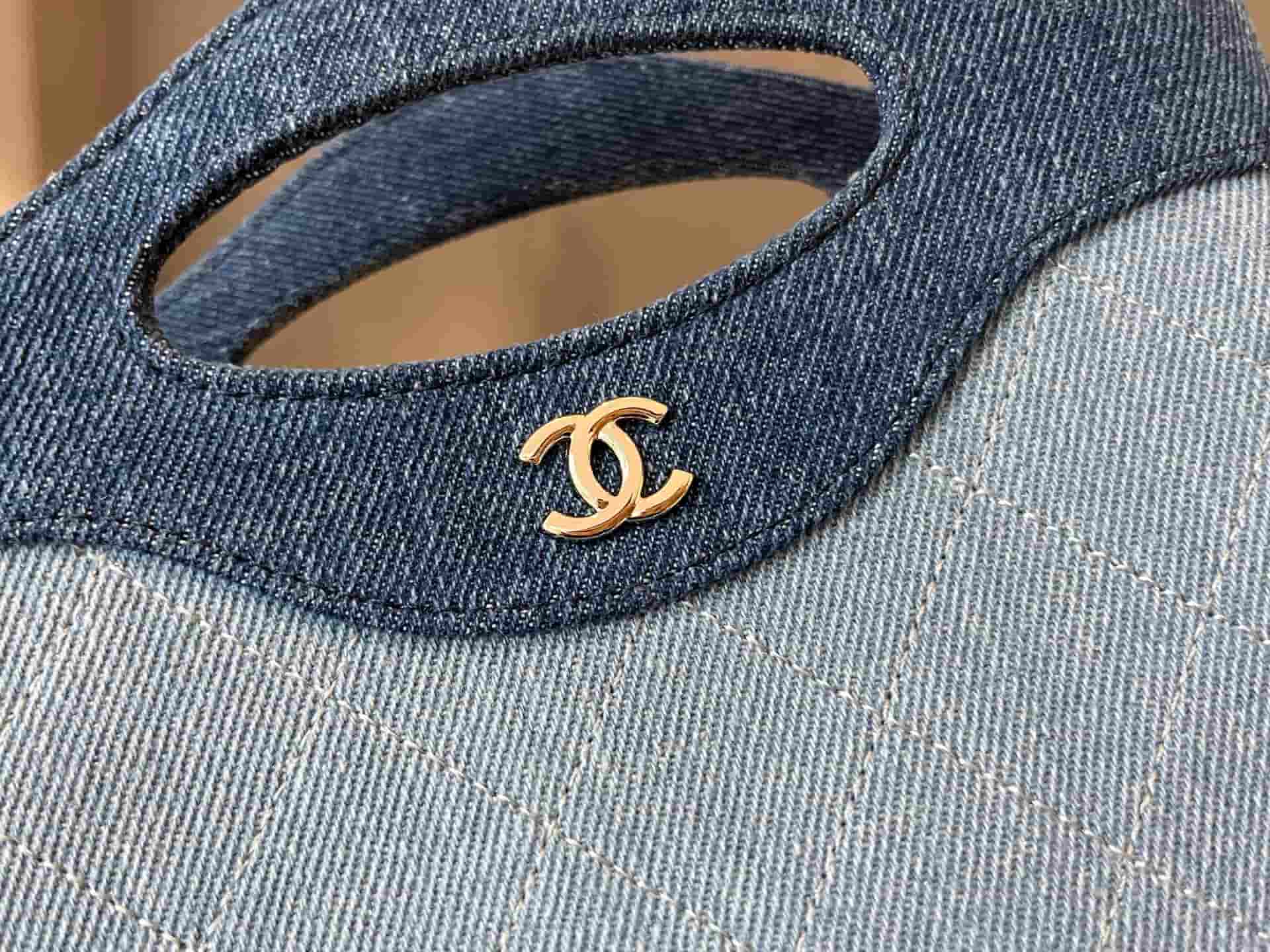 Chanel 31 Mini BAG Washed-Denim& Gold-Tone Metal AP3656 Blue A