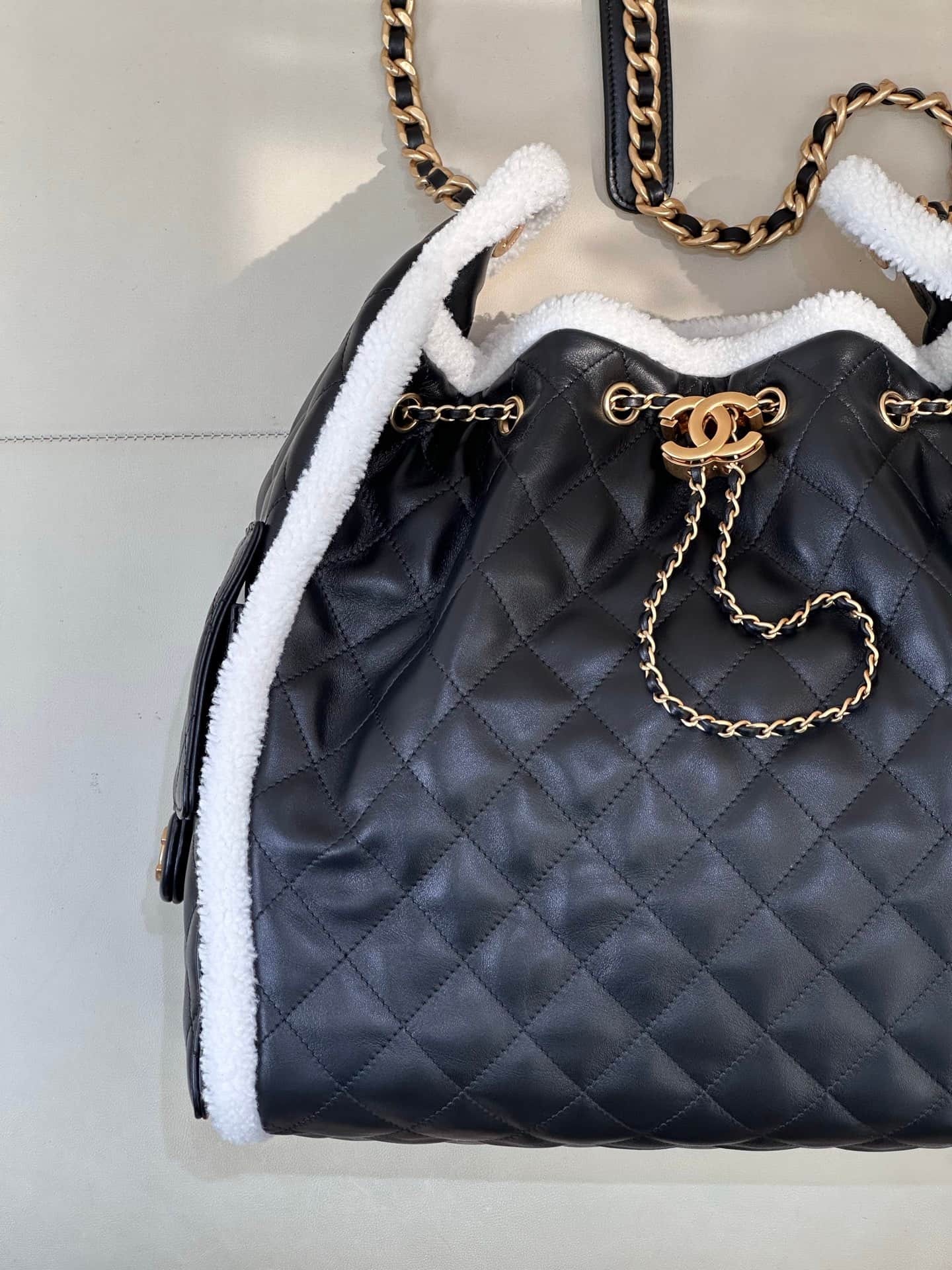 Chanel 25 Medium Hobo handbagAS5311 Suede &Shearling &Gold-tone Metal Black TOP