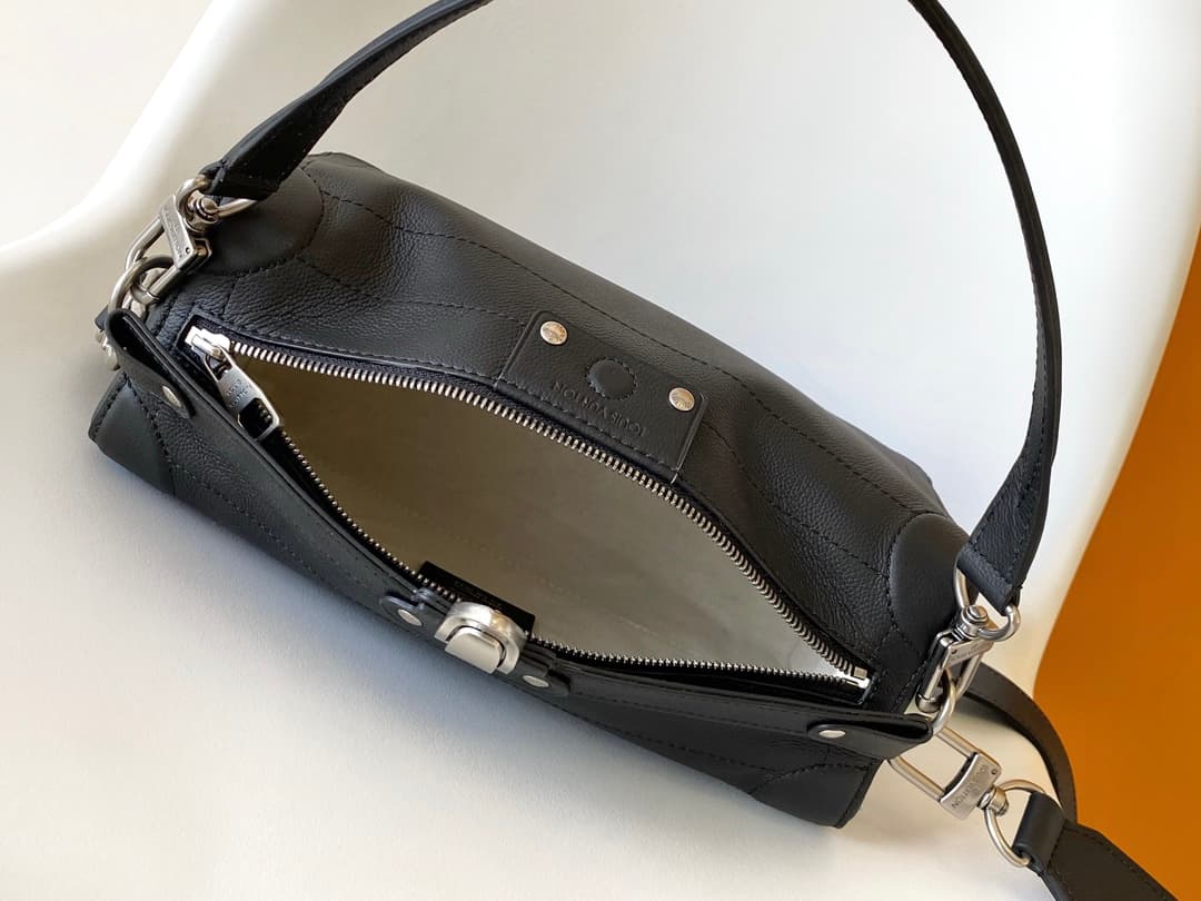 Louis Vuitton Soul Trunk bag black leather M11615 High