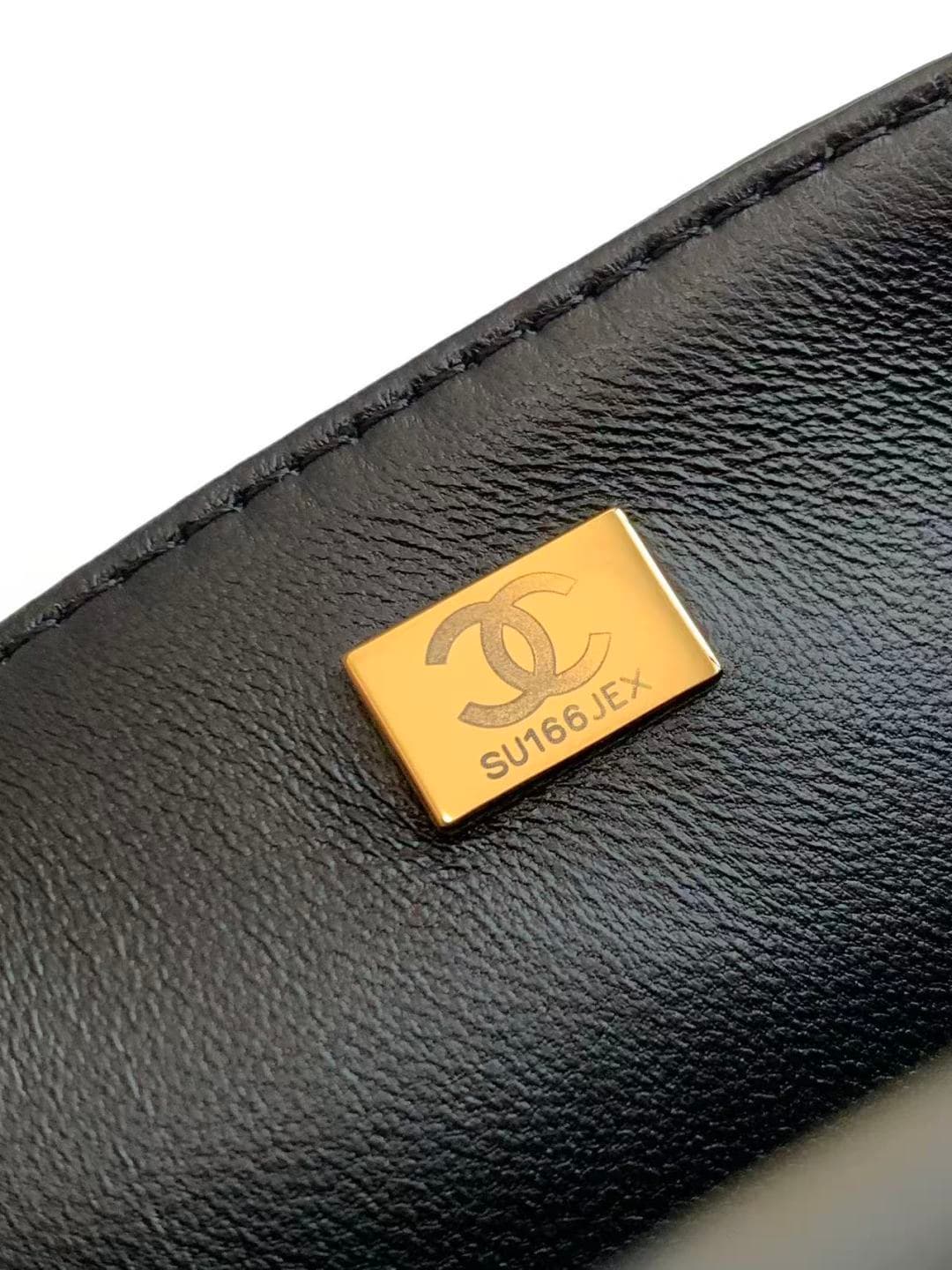 Chanel Small Shearling Flap Bag in Black lambskin with balck shearling & Gold-Tone Metal AS5149 A