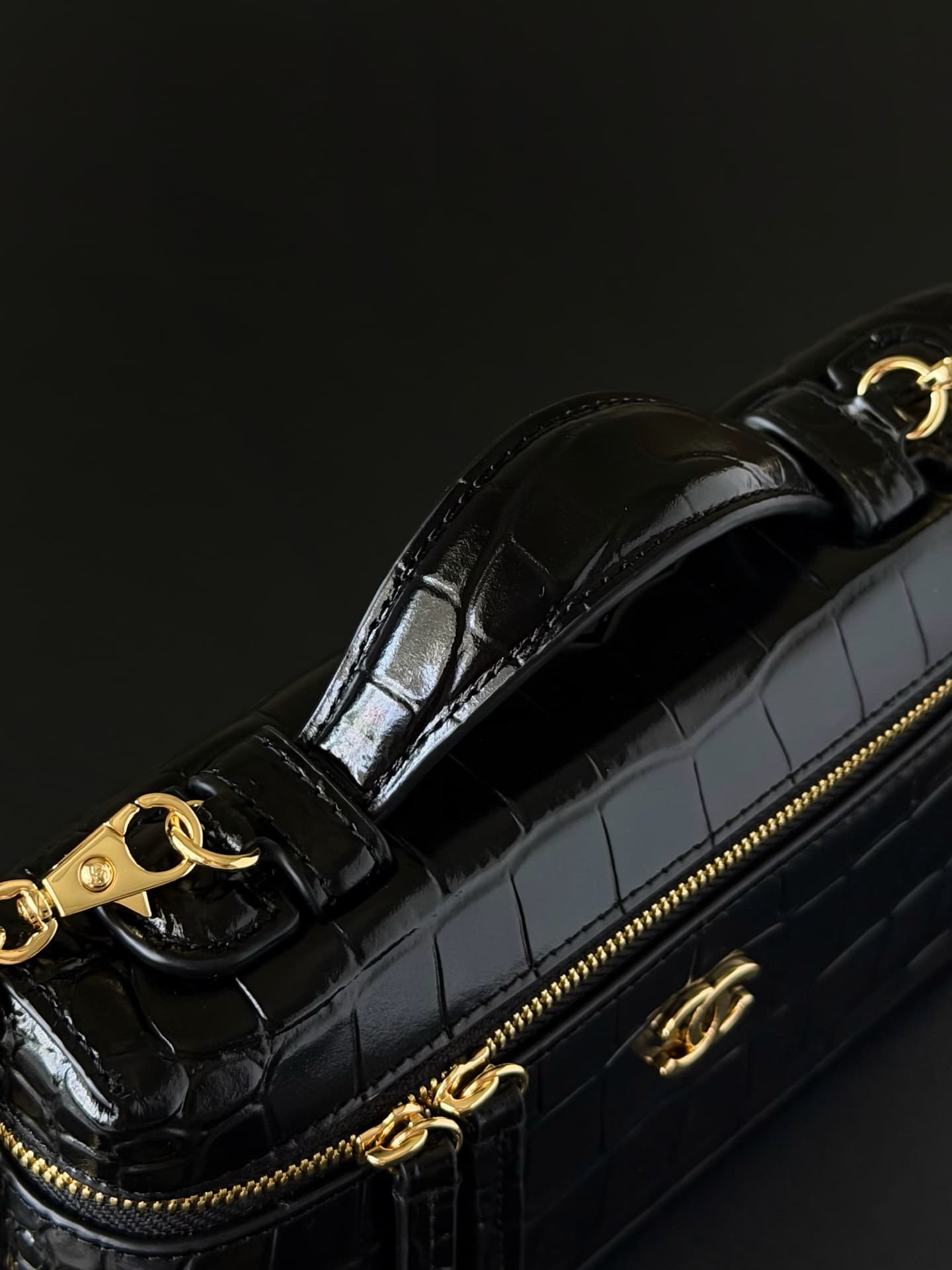 Chanel Small Vanity with chain Crocodile Embossed Calfskin & Gold-Tone Metal Black AS5346 A