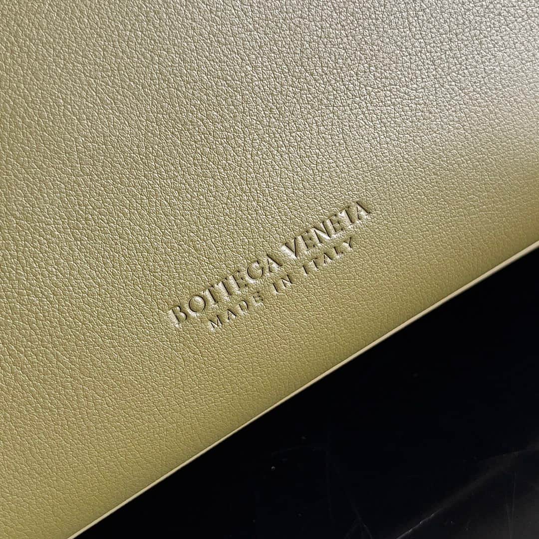 Bottega Veneta Andiamo tote bag in green calfskin leather TOP