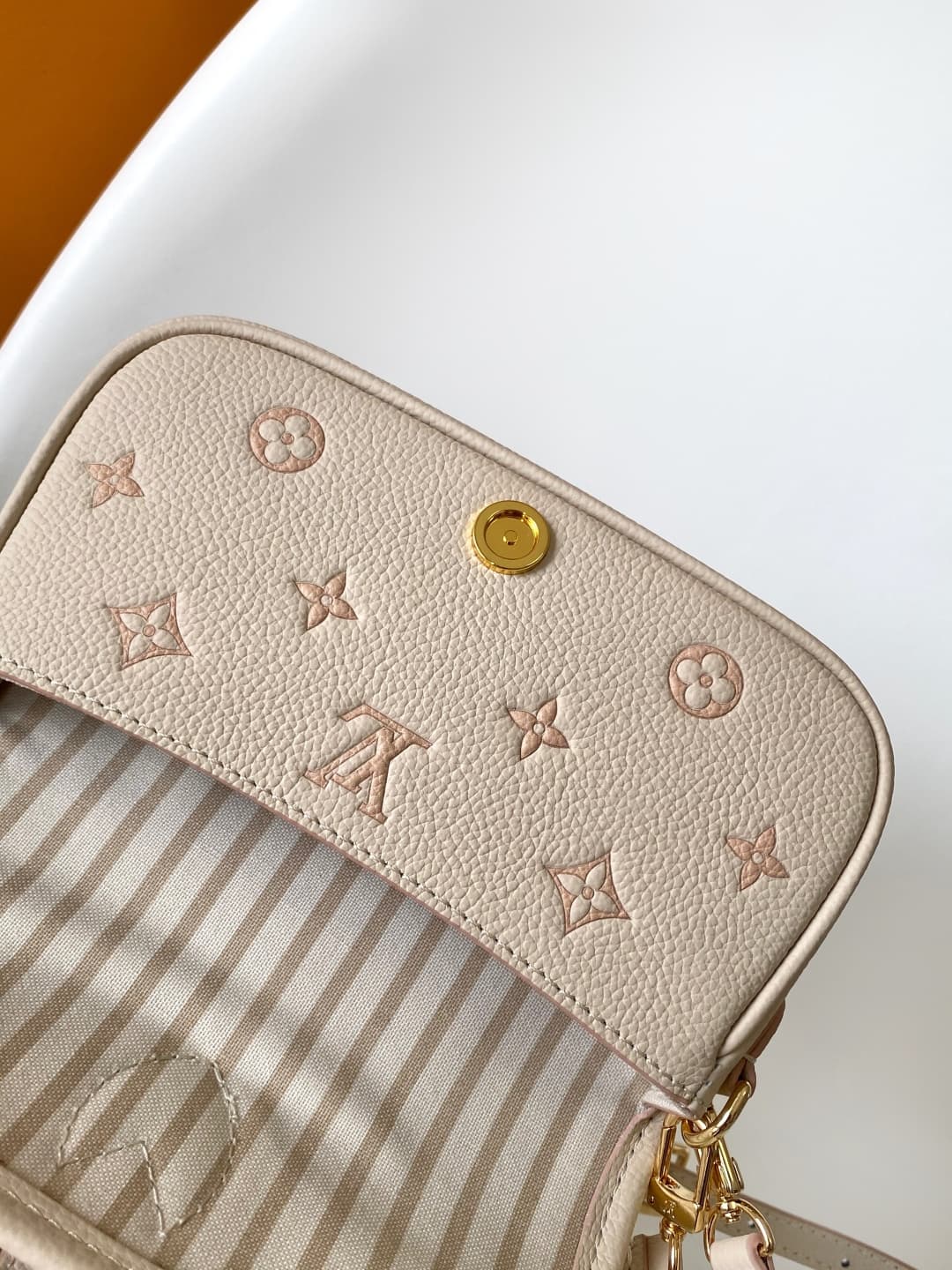 Louis Vuitton Nano Diane Embossed grained cowhide leather M13642 Bicolour Eden High