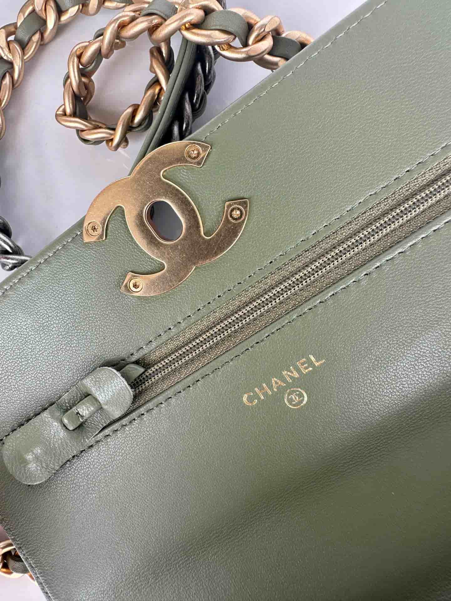 Chanel Wallet on Chain Lambskin Leather & Gold-Tone Metal Green AP0957 A