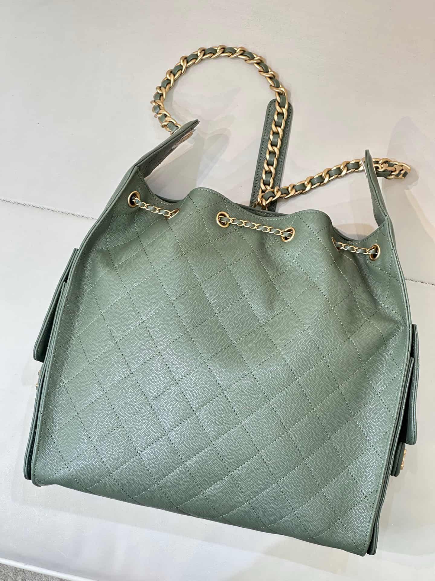 Chanel 25 Medium Hobo handbag AS5311 Grained Calfskin & Gold-tone Metal Green TOP