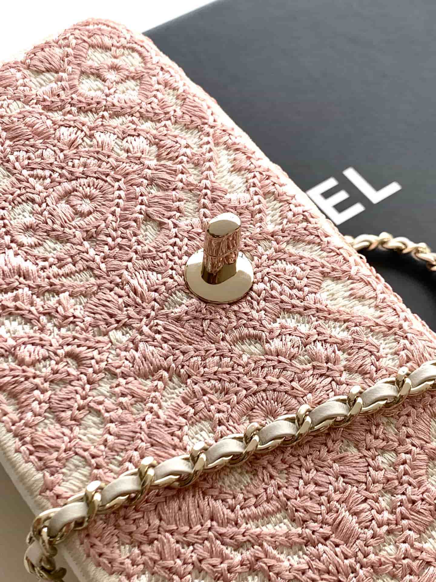 Chanel Small Flap Bag & Gold-Tone Metal Pink AS4561 A