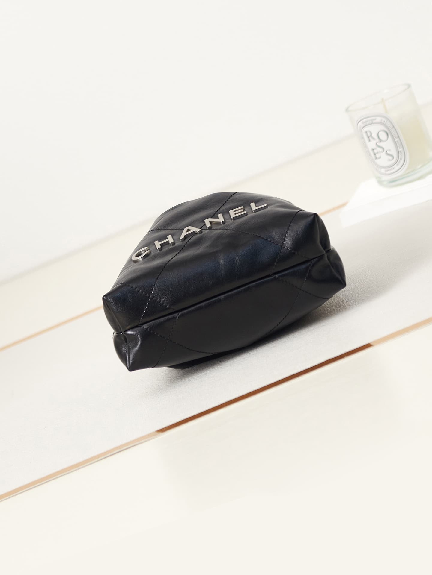Chanel 22 MINI HANDBAG Shiny Calfskin Black & Silver-Tone Metal AS3980 A
