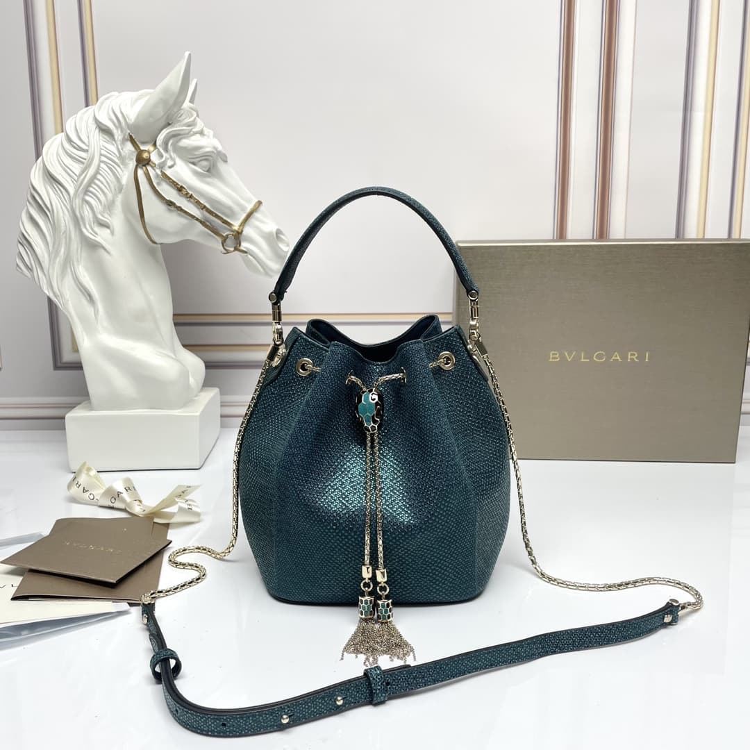 BVLGARI Serpenti Forever bucket bag in Emerald Green B287614 High