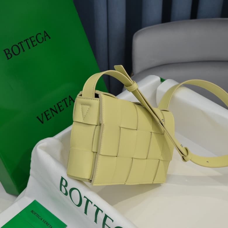 BV CASSETTE BAG Lambskin High