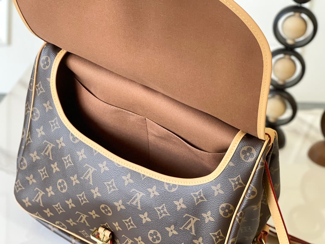 Louis Vuitton Monogram Saumur bag M42254 High
