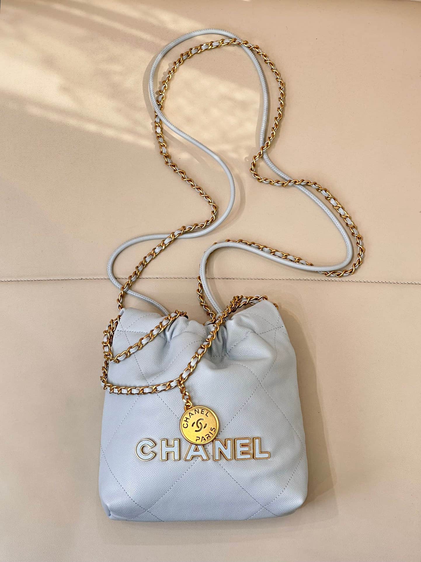Chanel 22 MINI HANDBAG Shiny Calfskin Light Blue & Gold-Tone Metal AS3980 TOP