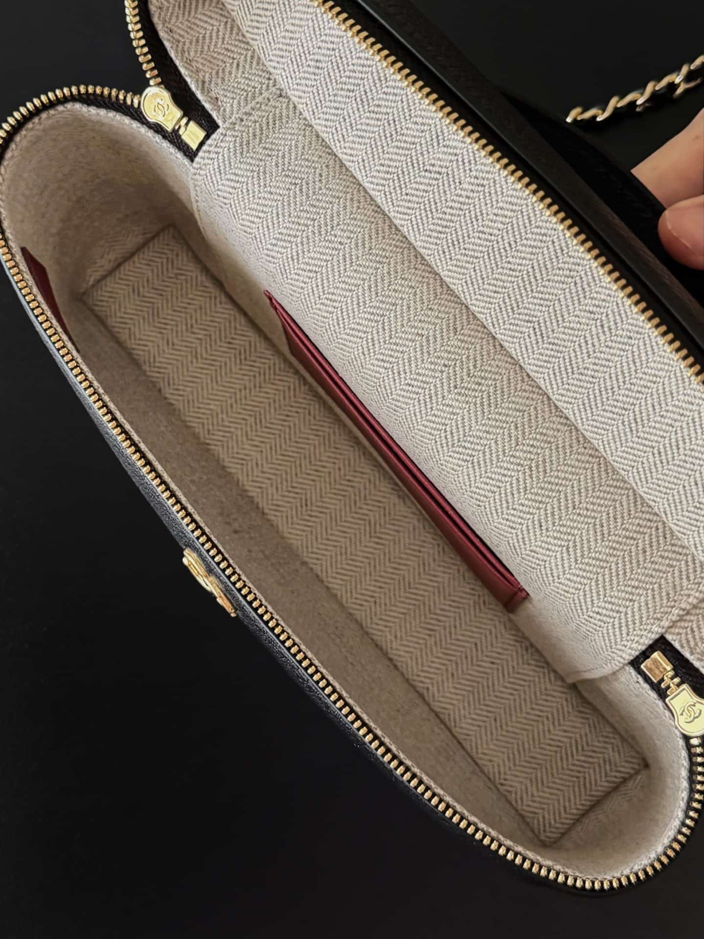 Chanel Large Vanity with chain Grained Calfskin & Gold-Tone Metal Black AS5347 A