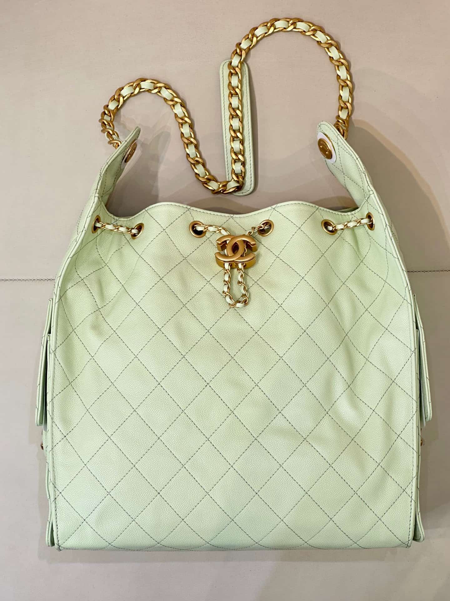 Chanel 25 Medium Hobo handbag AS5311 Grained Calfskin & Gold-tone Metal Light Green TOP
