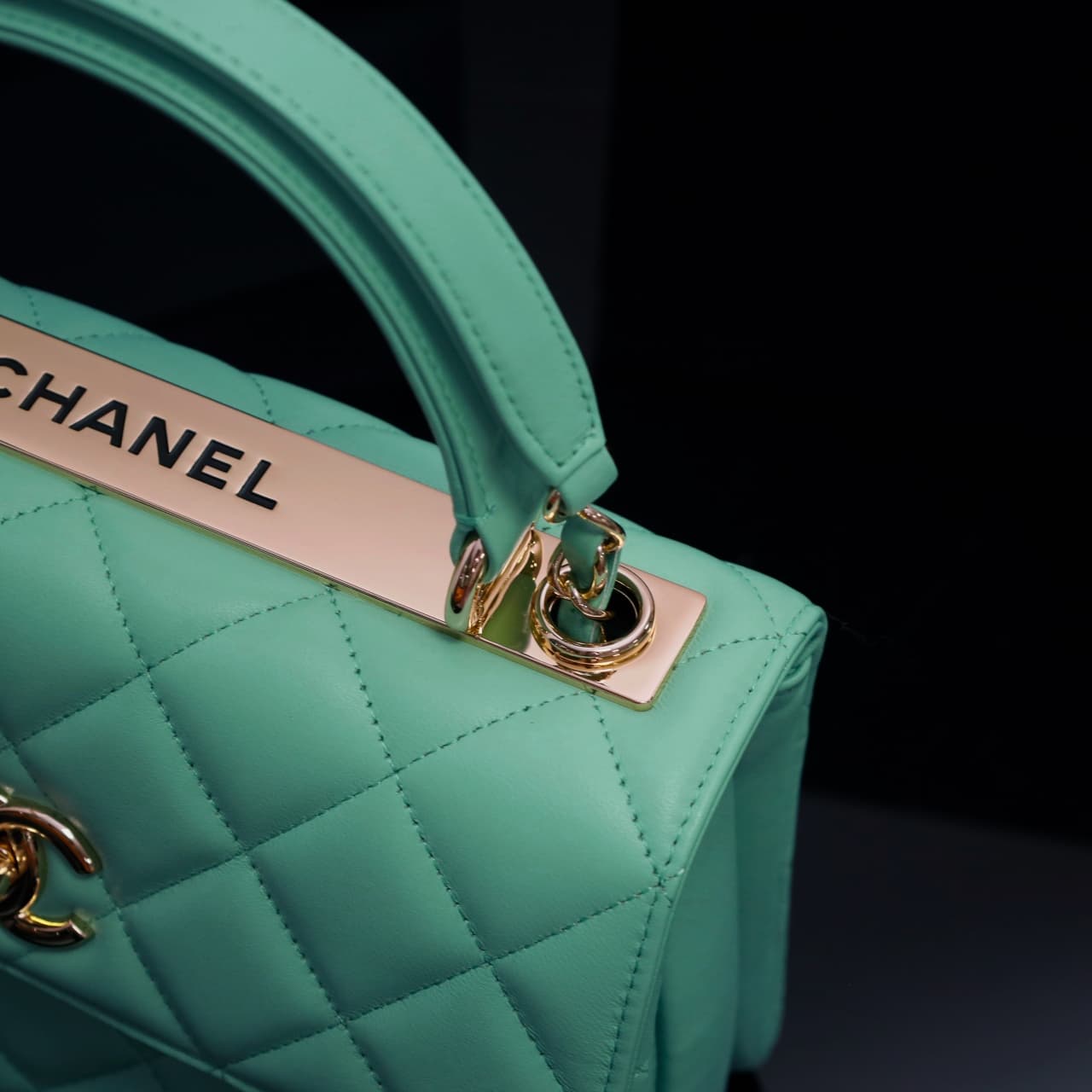 SMALL FLAP BAG WITH TOP HANDLE Lambskin Gold Metal Green A