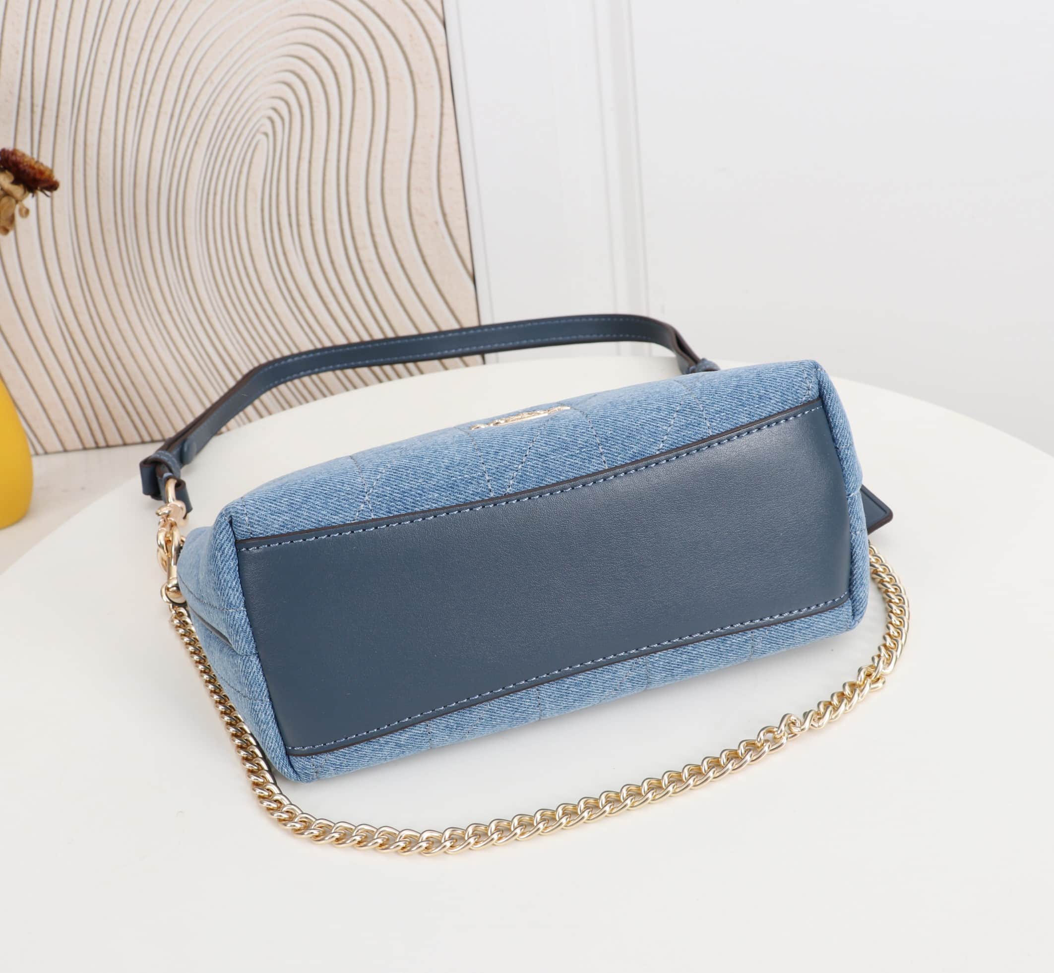 Coach Caitlin Shoulder Bag With Quilting Denim/Gold/Indigo High