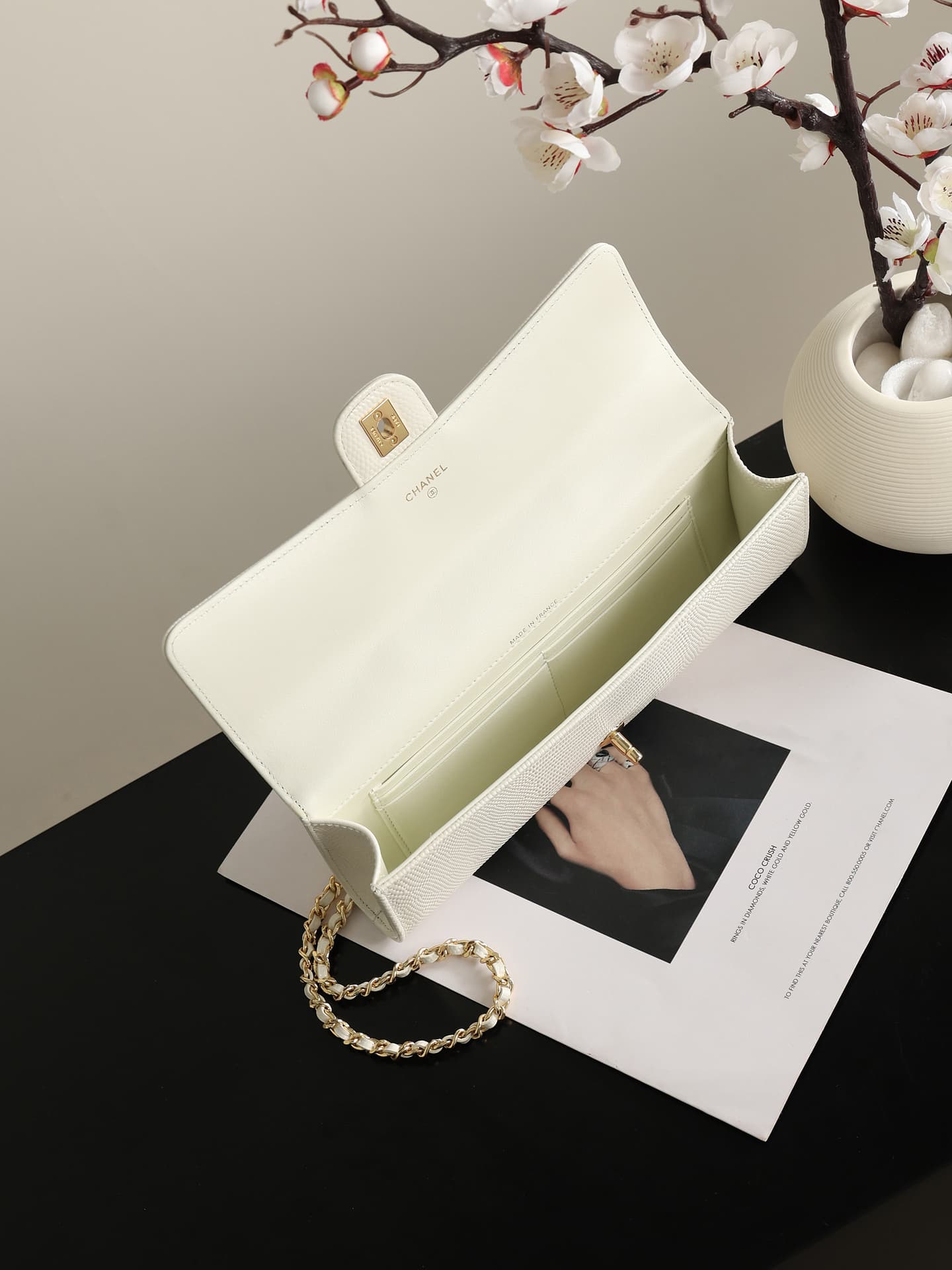 Chanel Clutch with chain Lizard Embossed Calfskin & Gold-Tone Metal White AP5280 A
