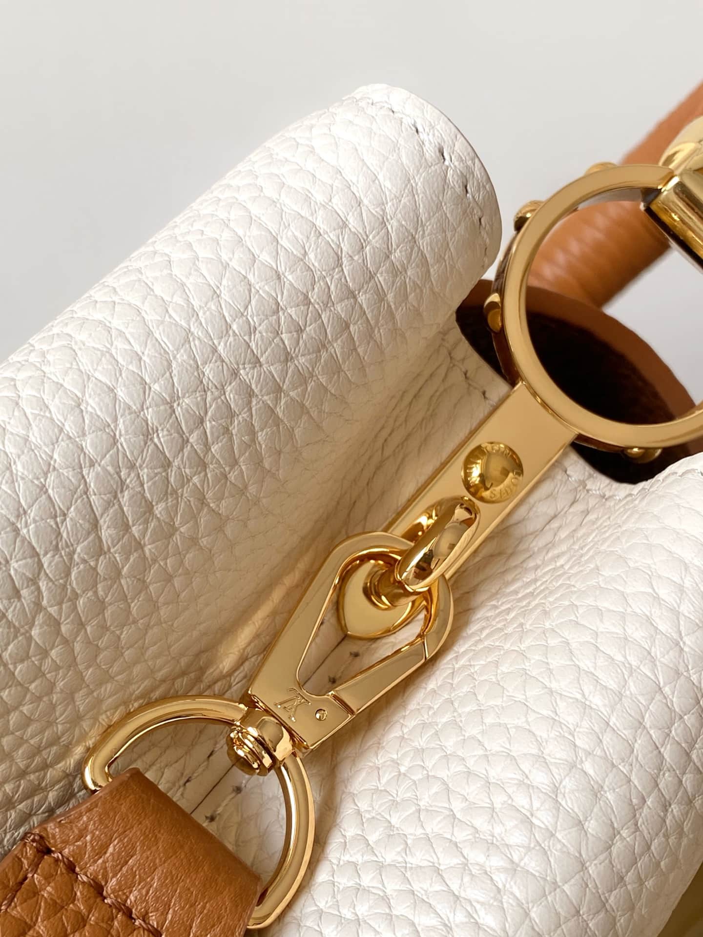 Louis Vuitton Capucines Cream/Arizona Beige Taurillon leather M25466 TOP