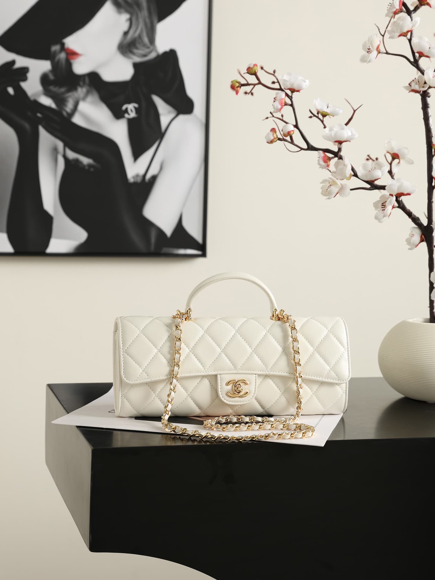 Chanel Clutch with chain Lambskin Calfskin & Gold-Tone Metal White AP5280 A