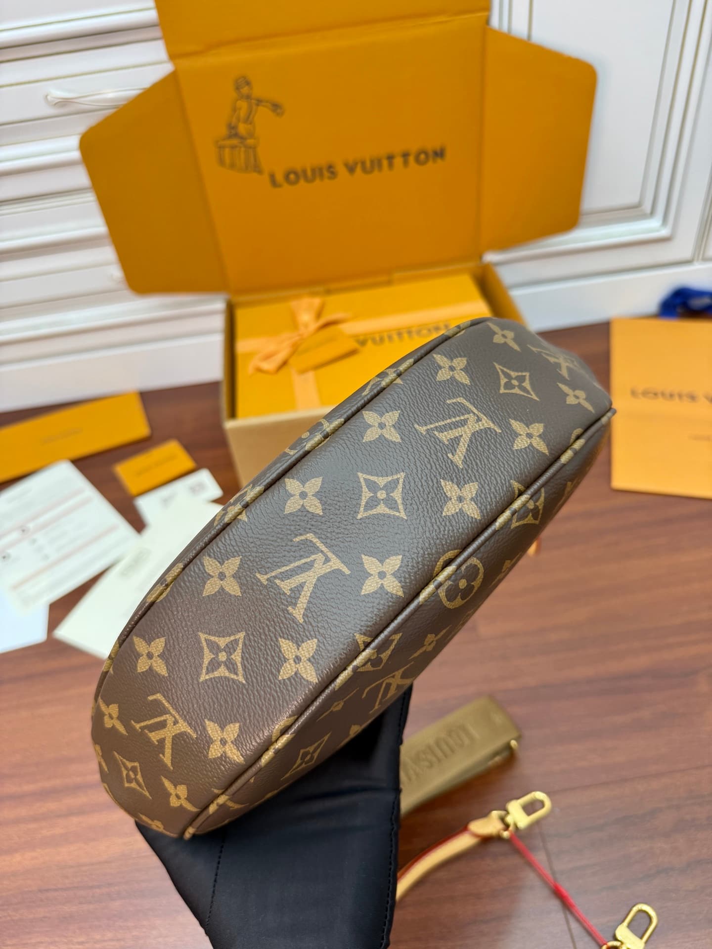 Louis Vuitton Looping Monogram coated canvas M12939 TOP