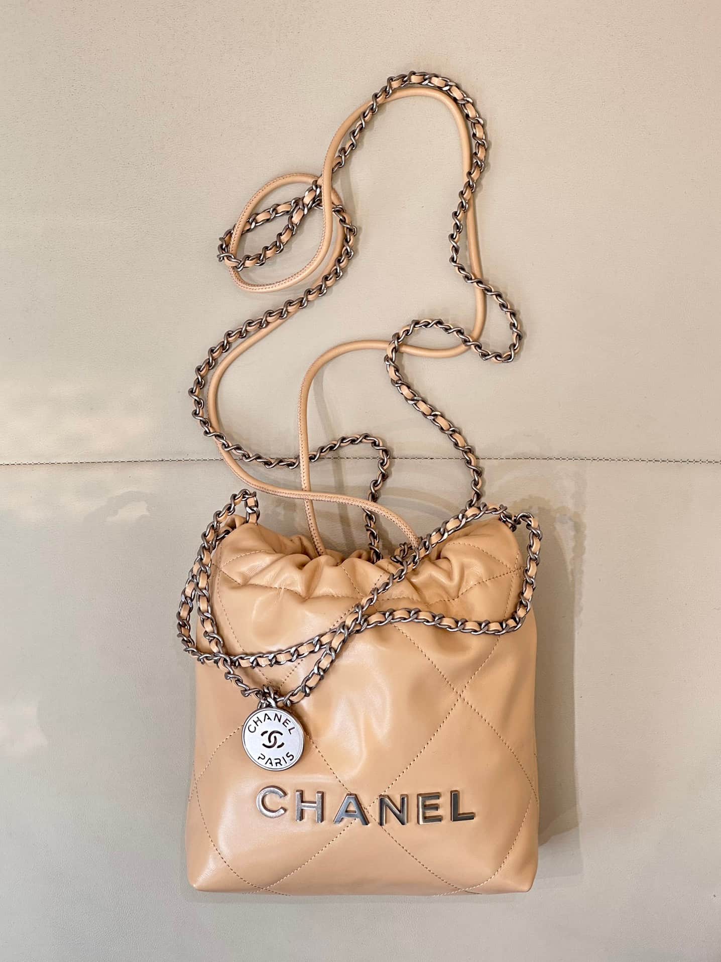 Chanel 22 MINI HANDBAG Shiny Calfskin Beige & Silver-Tone Metal AS3980 TOP