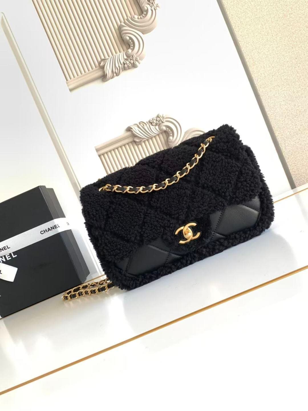Chanel Small Shearling Flap Bag in Black lambskin with balck shearling & Gold-Tone Metal AS5149 A