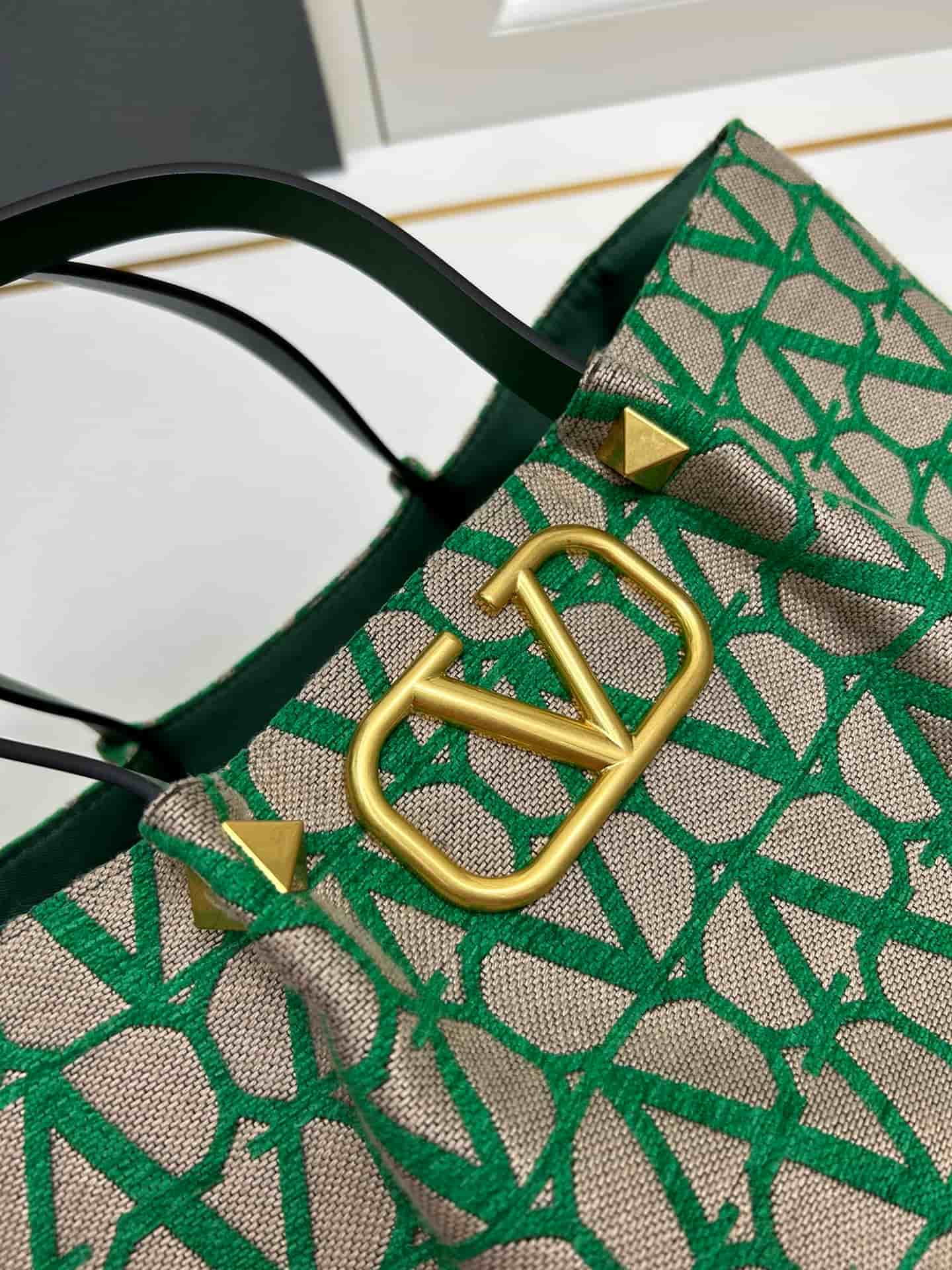 Valentino Garavani VLogo Signature Toile Iconographe Tote Bag Green Mid