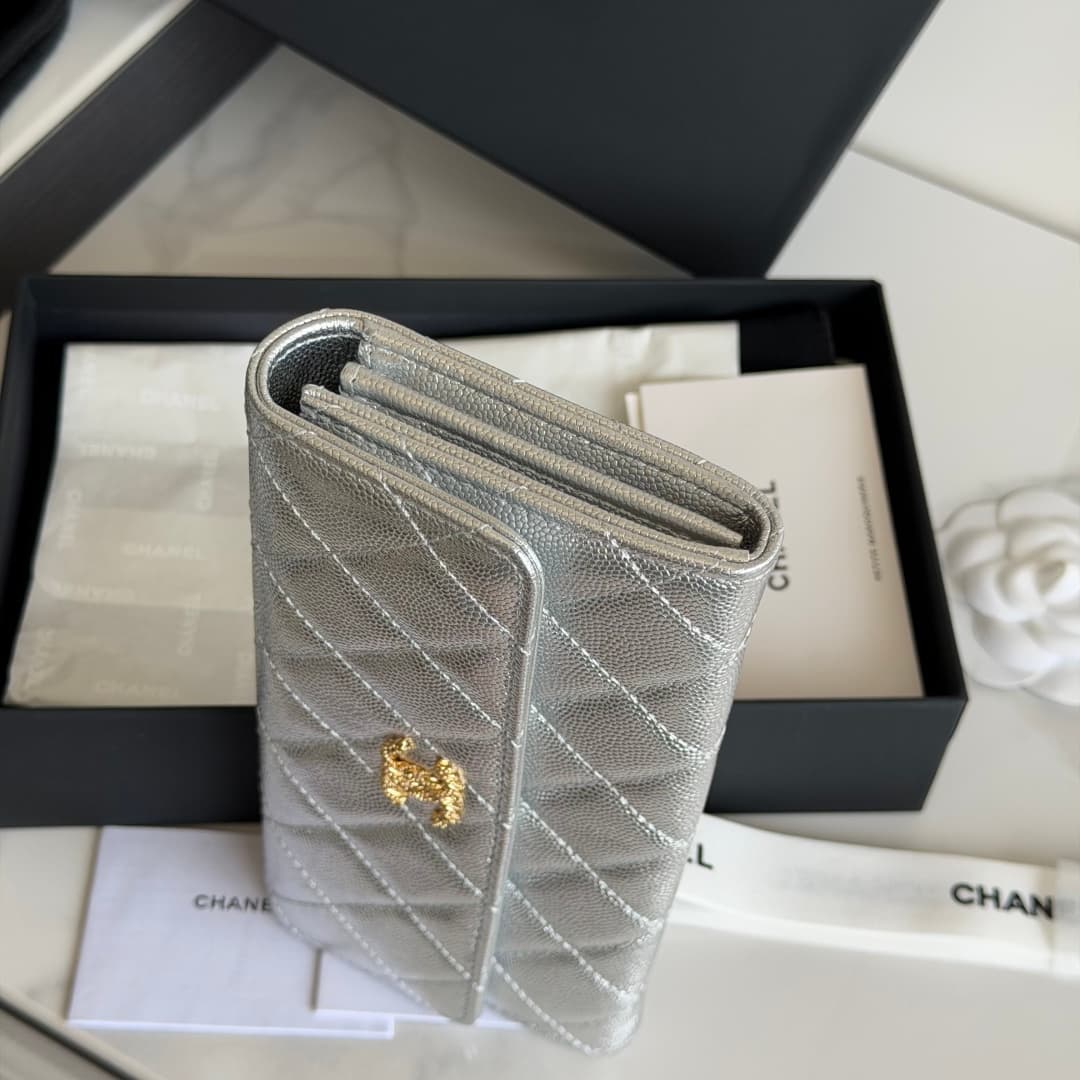 Chanel Wallet Shiny Grained Calfskin Strass & Gold-Tone Metal Silver AP5076 High